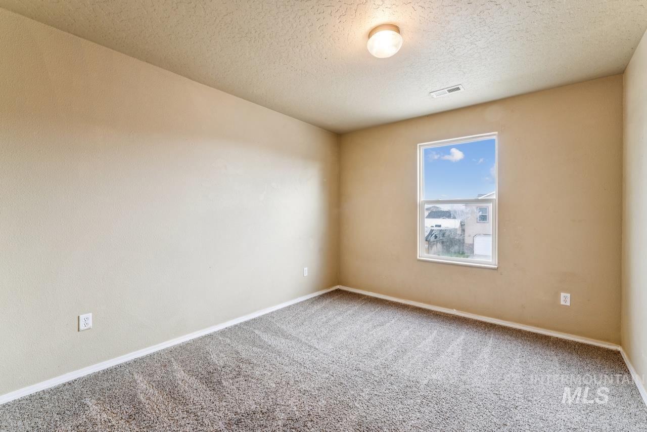 118 Parkland Way, Caldwell, Idaho 83605-0000, 5 Bedrooms, 2.5 Bathrooms, Residential For Sale, Price $399,000,MLS 98972064