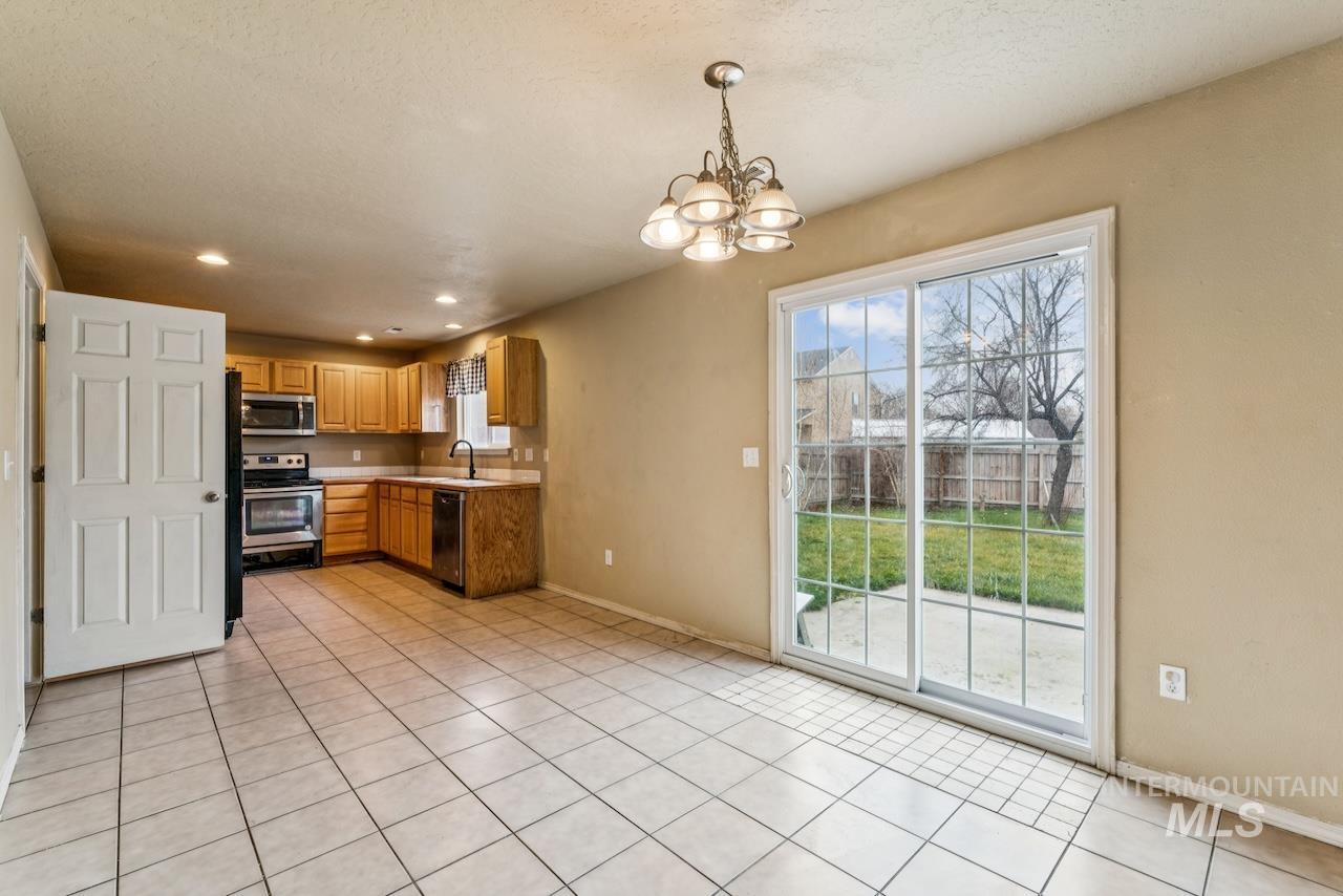 118 Parkland Way, Caldwell, Idaho 83605-0000, 5 Bedrooms, 2.5 Bathrooms, Residential For Sale, Price $399,000,MLS 98972064