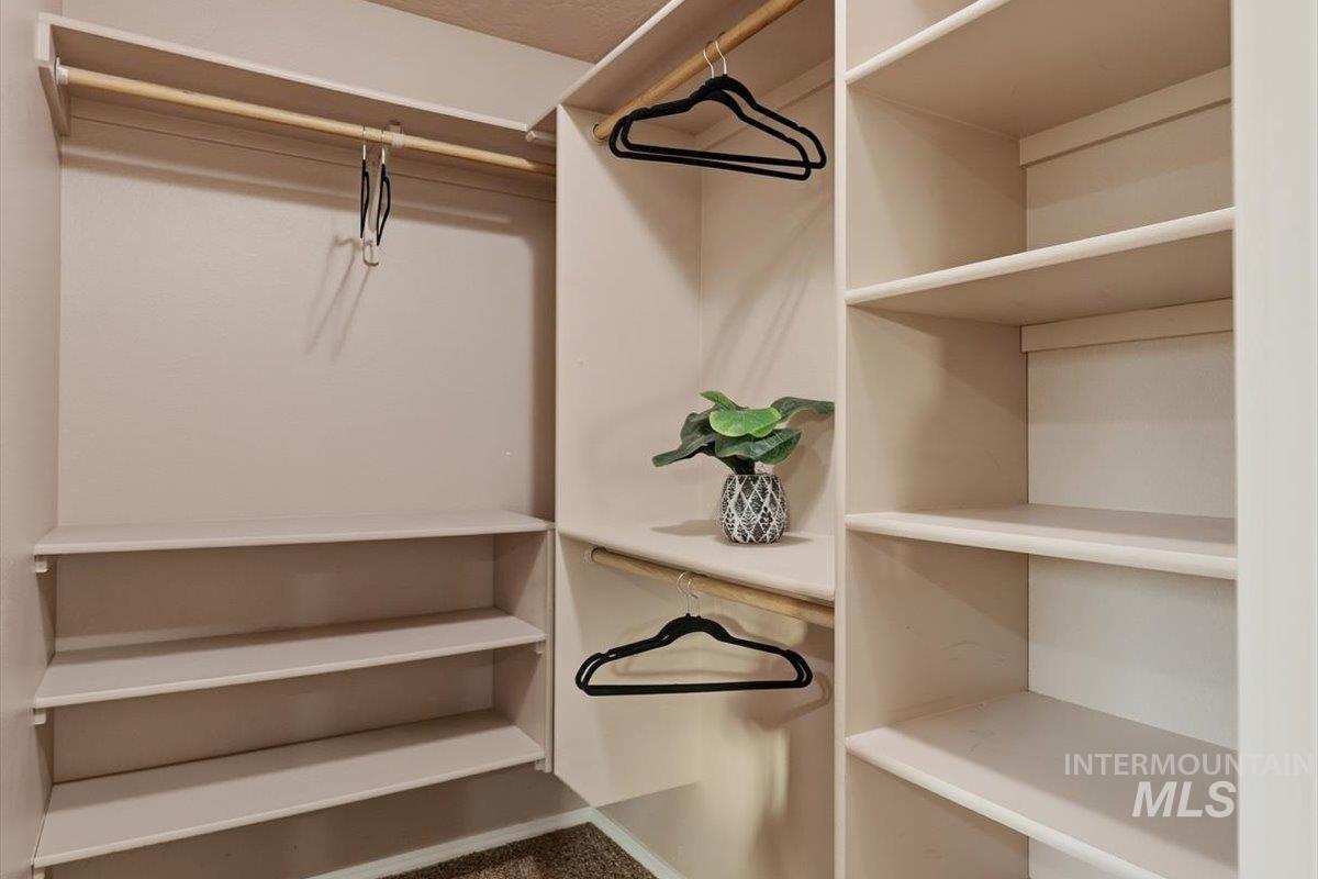 1227 S Cassia Pl., Nampa, Idaho 83686, 3 Bedrooms, 2 Bathrooms, Residential For Sale, Price $370,000,MLS 98972068