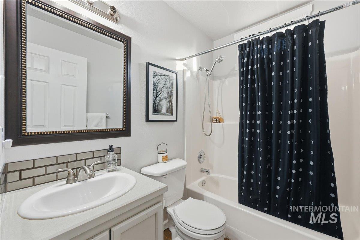 1227 S Cassia Pl., Nampa, Idaho 83686, 3 Bedrooms, 2 Bathrooms, Residential For Sale, Price $370,000,MLS 98972068