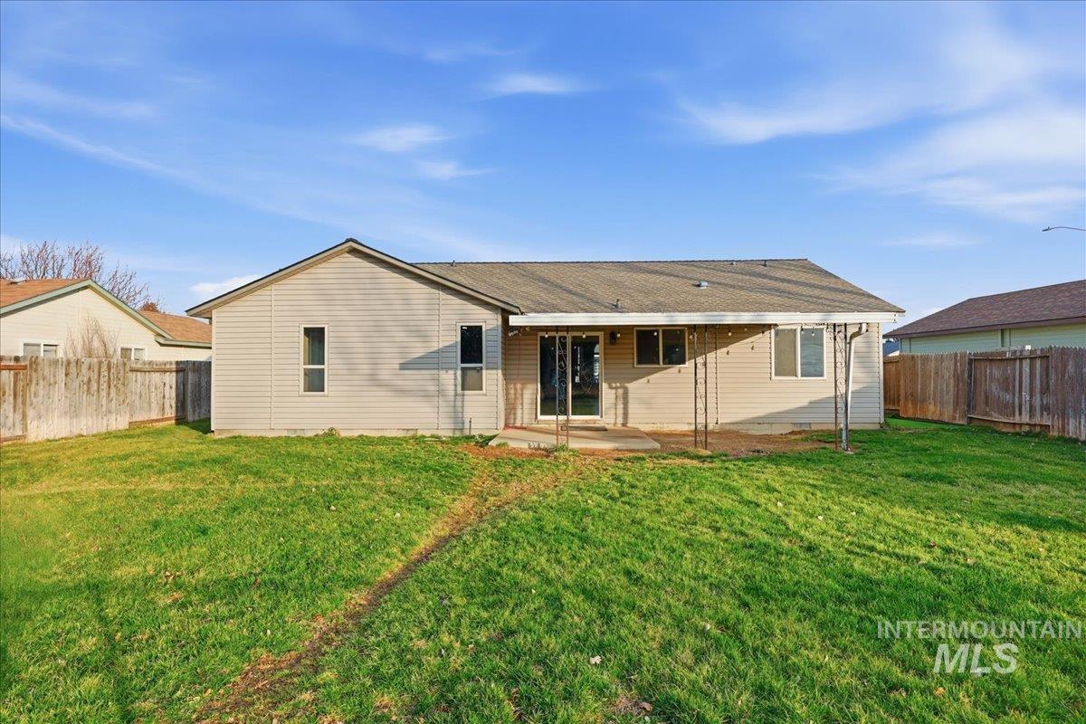 1227 S Cassia Pl., Nampa, Idaho 83686, 3 Bedrooms, 2 Bathrooms, Residential For Sale, Price $370,000,MLS 98972068