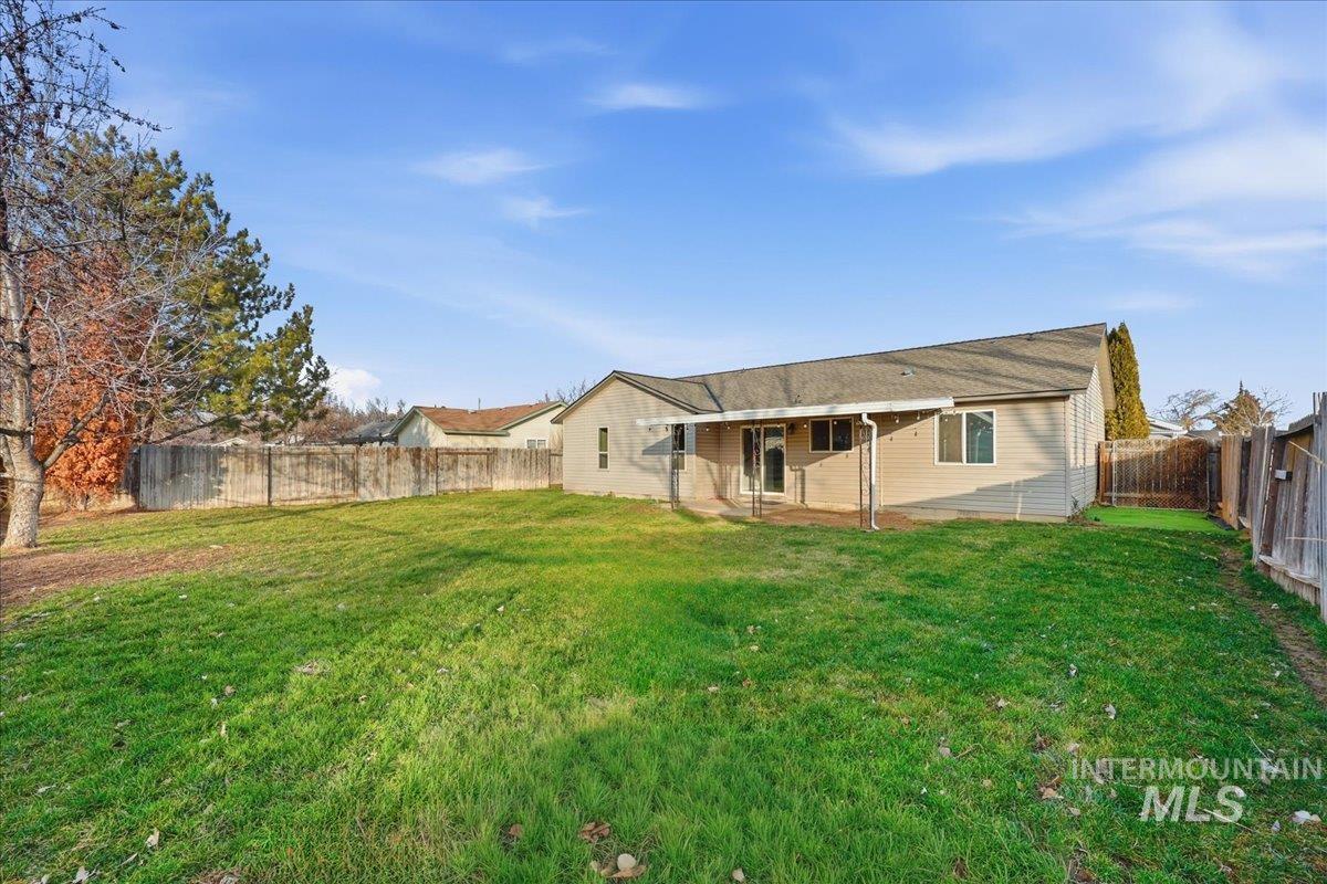 1227 S Cassia Pl., Nampa, Idaho 83686, 3 Bedrooms, 2 Bathrooms, Residential For Sale, Price $370,000,MLS 98972068