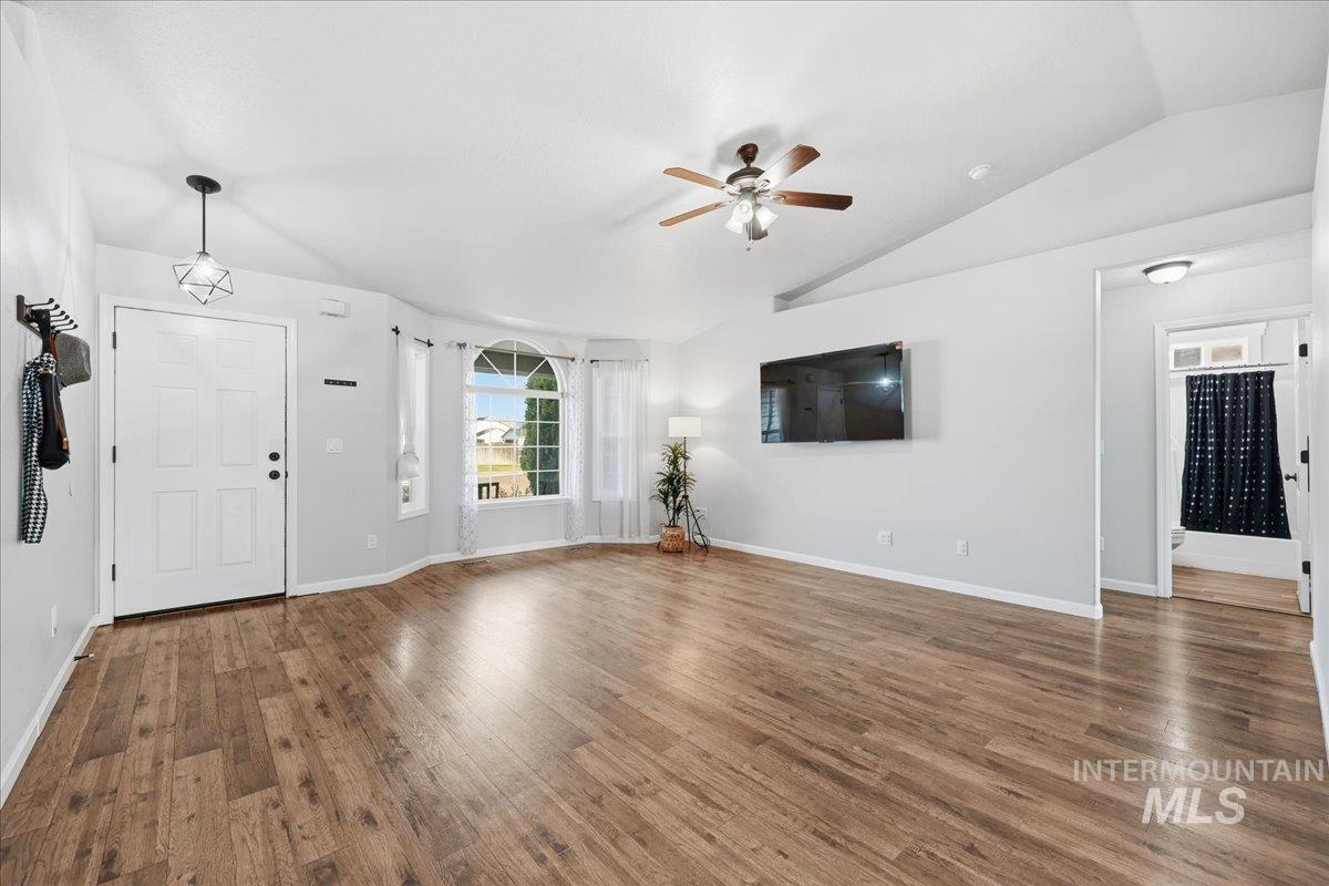 1227 S Cassia Pl., Nampa, Idaho 83686, 3 Bedrooms, 2 Bathrooms, Residential For Sale, Price $370,000,MLS 98972068