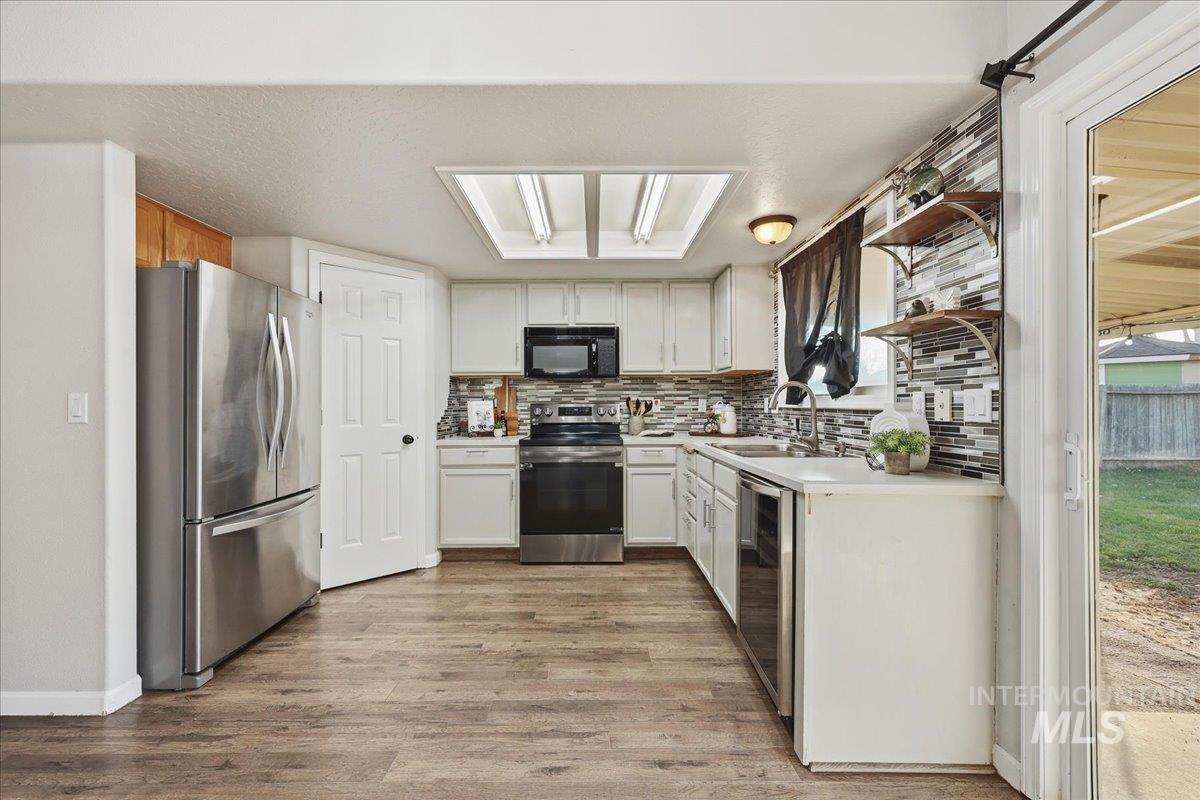 1227 S Cassia Pl., Nampa, Idaho 83686, 3 Bedrooms, 2 Bathrooms, Residential For Sale, Price $370,000,MLS 98972068