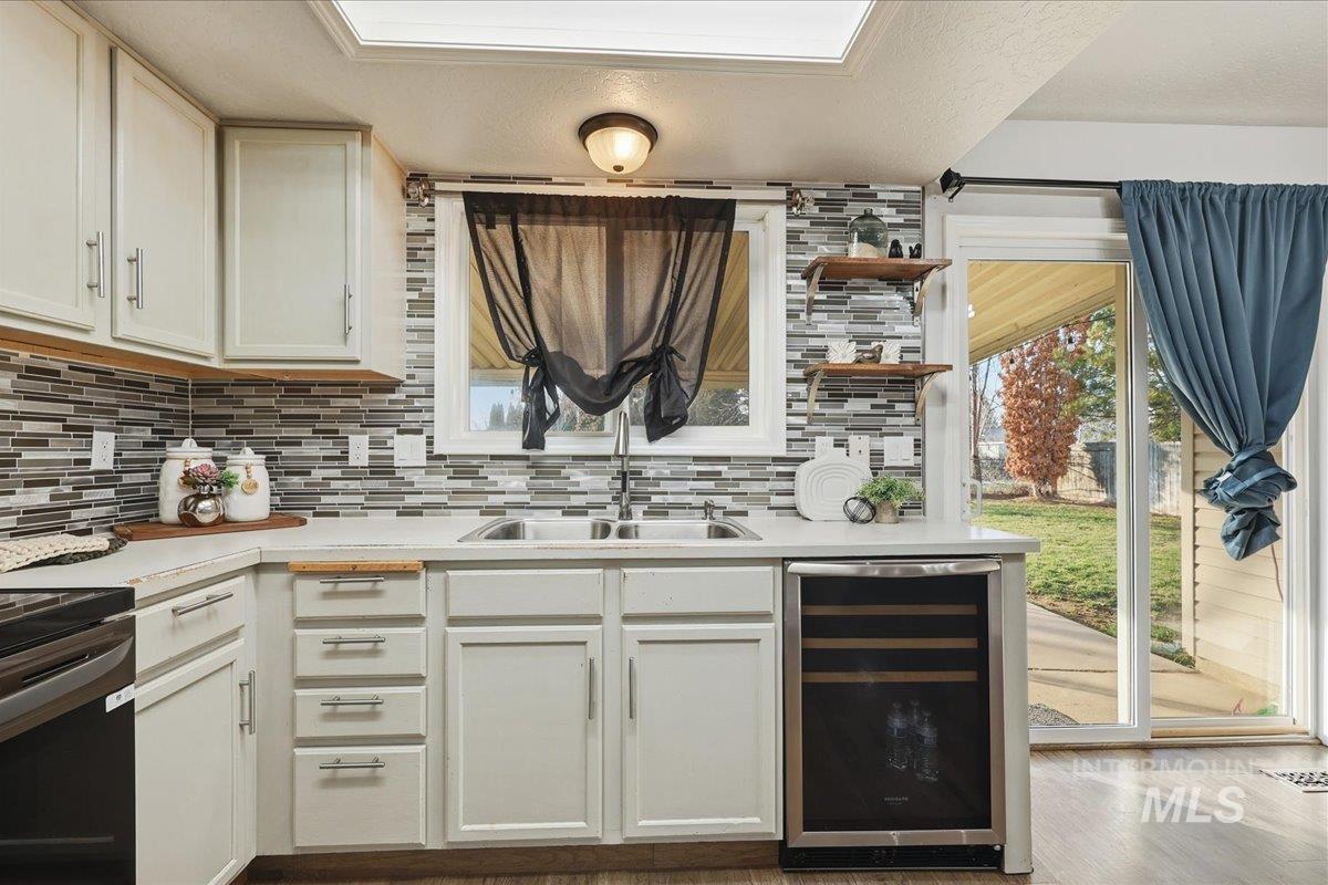 1227 S Cassia Pl., Nampa, Idaho 83686, 3 Bedrooms, 2 Bathrooms, Residential For Sale, Price $370,000,MLS 98972068