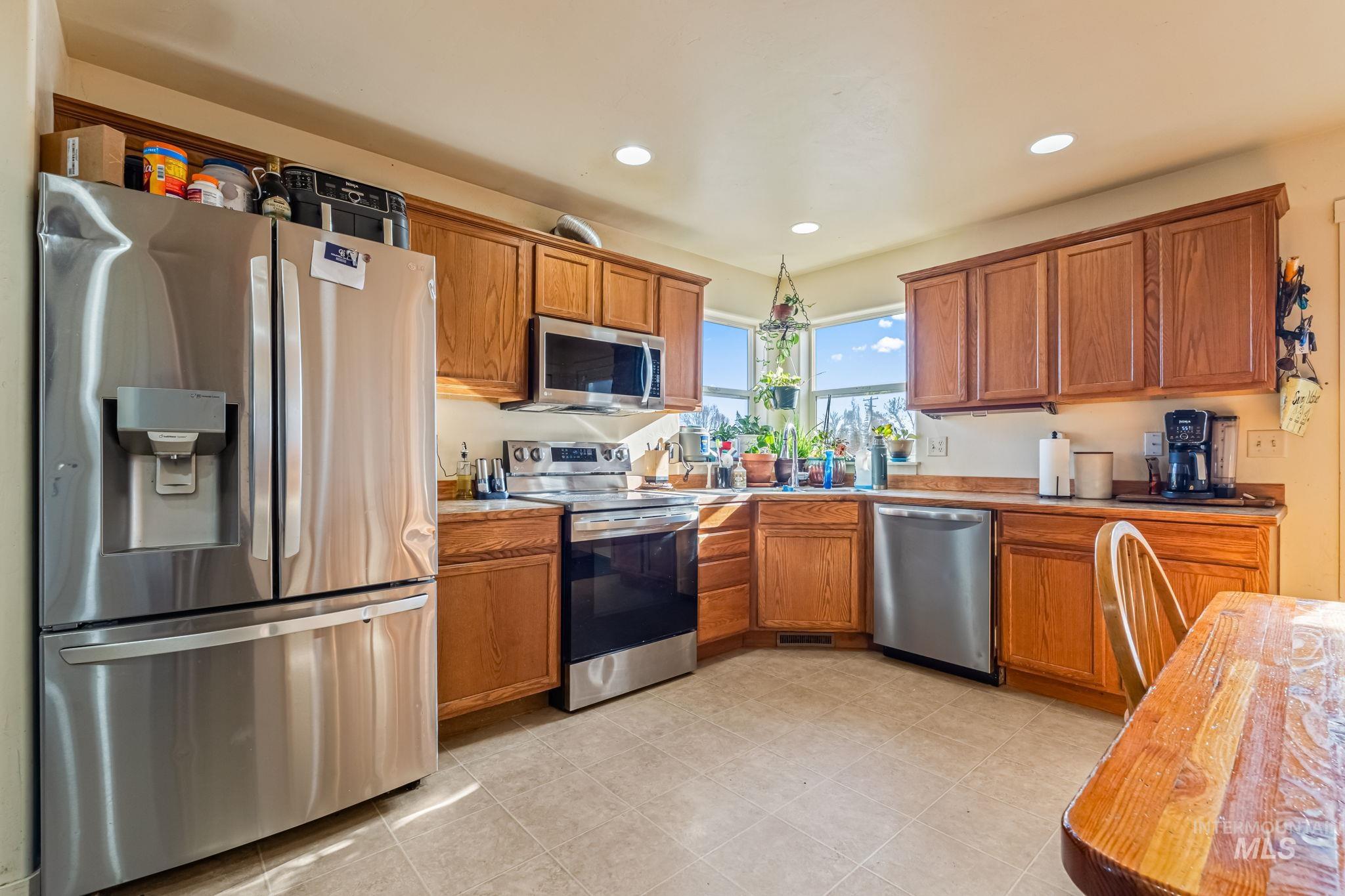 226 E Garnet Ave, Fairfield, Idaho 83327, 3 Bedrooms, 2 Bathrooms, Residential For Sale, Price $305,000,MLS 98972069