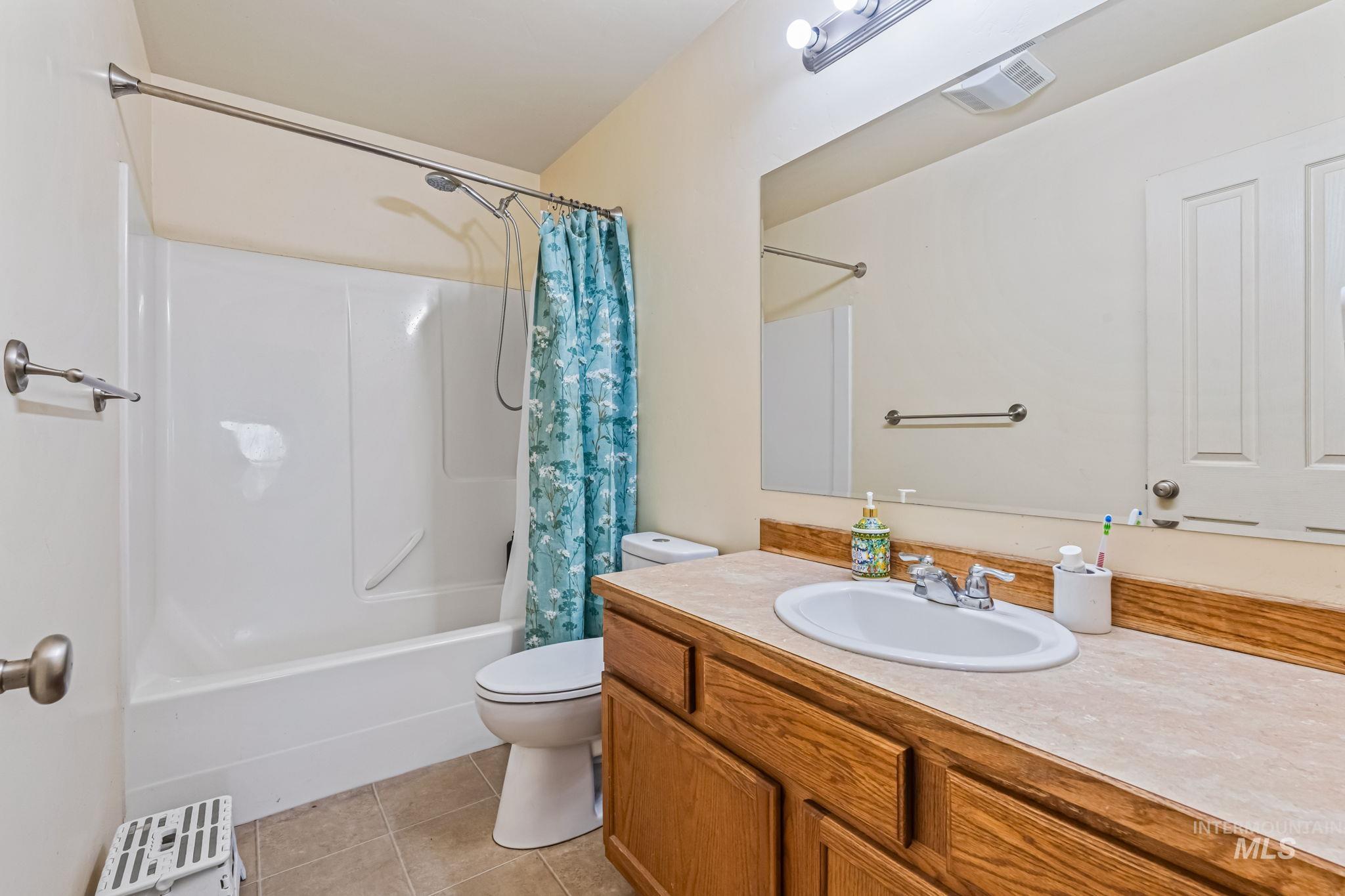 226 E Garnet Ave, Fairfield, Idaho 83327, 3 Bedrooms, 2 Bathrooms, Residential For Sale, Price $305,000,MLS 98972069