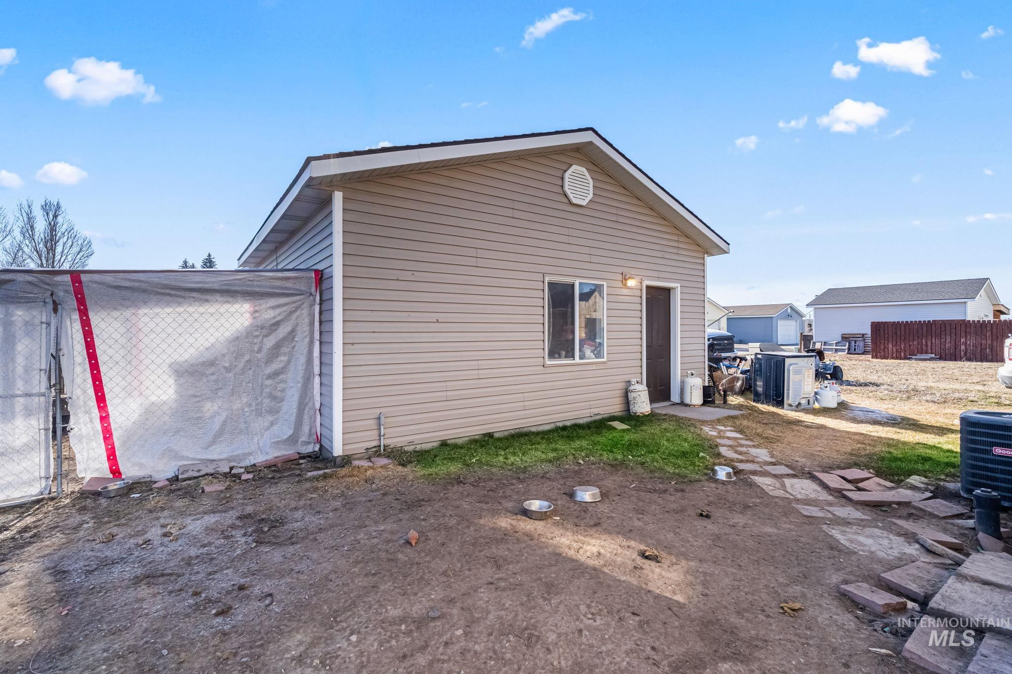226 E Garnet Ave, Fairfield, Idaho 83327, 3 Bedrooms, 2 Bathrooms, Residential For Sale, Price $305,000,MLS 98972069