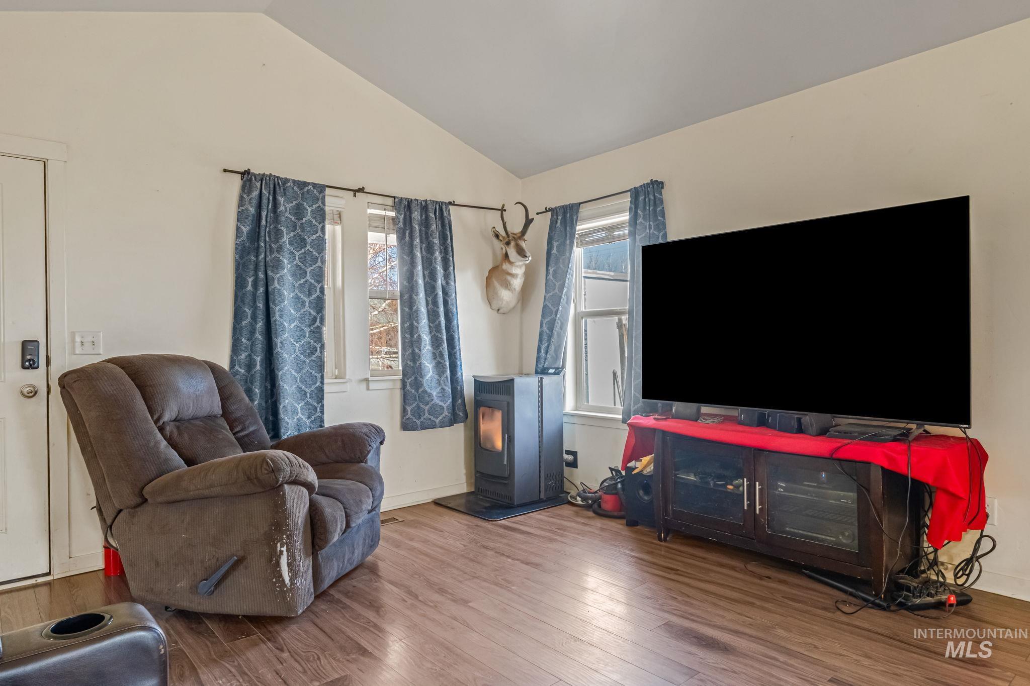 226 E Garnet Ave, Fairfield, Idaho 83327, 3 Bedrooms, 2 Bathrooms, Residential For Sale, Price $305,000,MLS 98972069