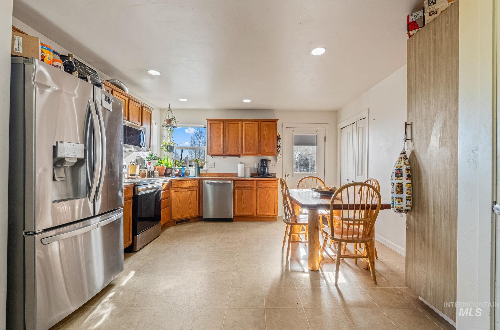 226 E Garnet Ave, Fairfield, Idaho 83327, 3 Bedrooms, 2 Bathrooms, Residential For Sale, Price $305,000,MLS 98972069