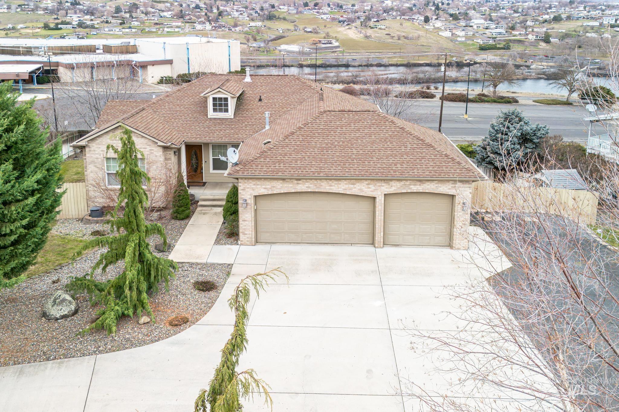 3473 Elks Drive, Lewiston, Idaho 83501, 5 Bedrooms, 2.5 Bathrooms, Residential For Sale, Price $635,000,MLS 98972070