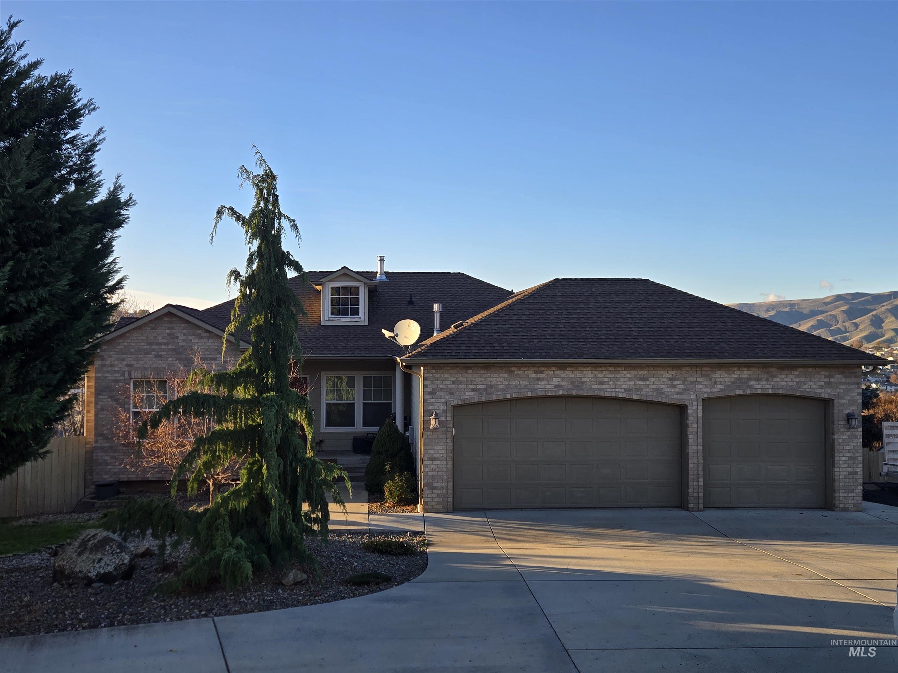 3473 Elks Drive, Lewiston, Idaho 83501, 5 Bedrooms, 2.5 Bathrooms, Residential For Sale, Price $635,000,MLS 98972070