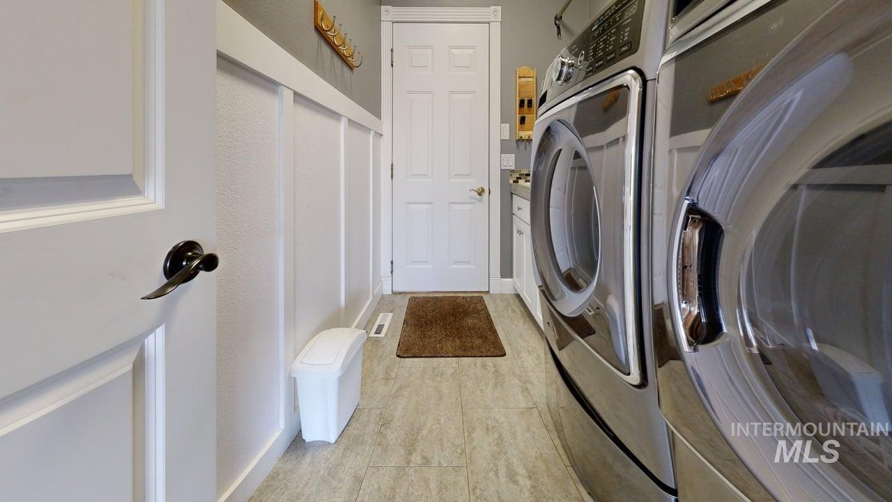 3473 Elks Drive, Lewiston, Idaho 83501, 5 Bedrooms, 2.5 Bathrooms, Residential For Sale, Price $635,000,MLS 98972070