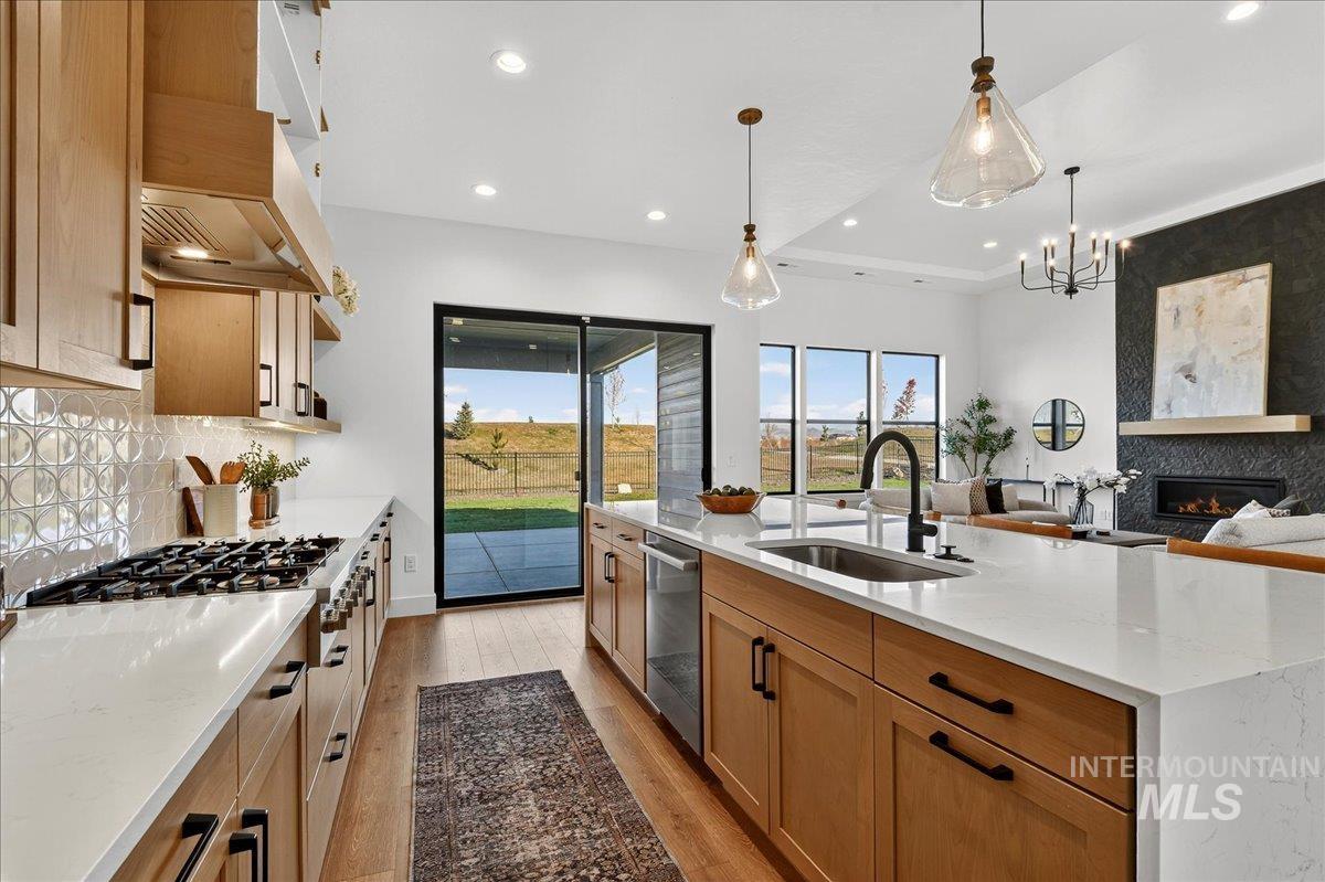 7714 W Flathead Lake St., Eagle, Idaho 83616, 4 Bedrooms, 3.5 Bathrooms, Residential For Sale, Price $949,900,MLS 98972072