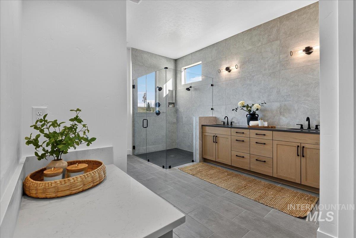 7714 W Flathead Lake St., Eagle, Idaho 83616, 4 Bedrooms, 3.5 Bathrooms, Residential For Sale, Price $924,900,MLS 98972072