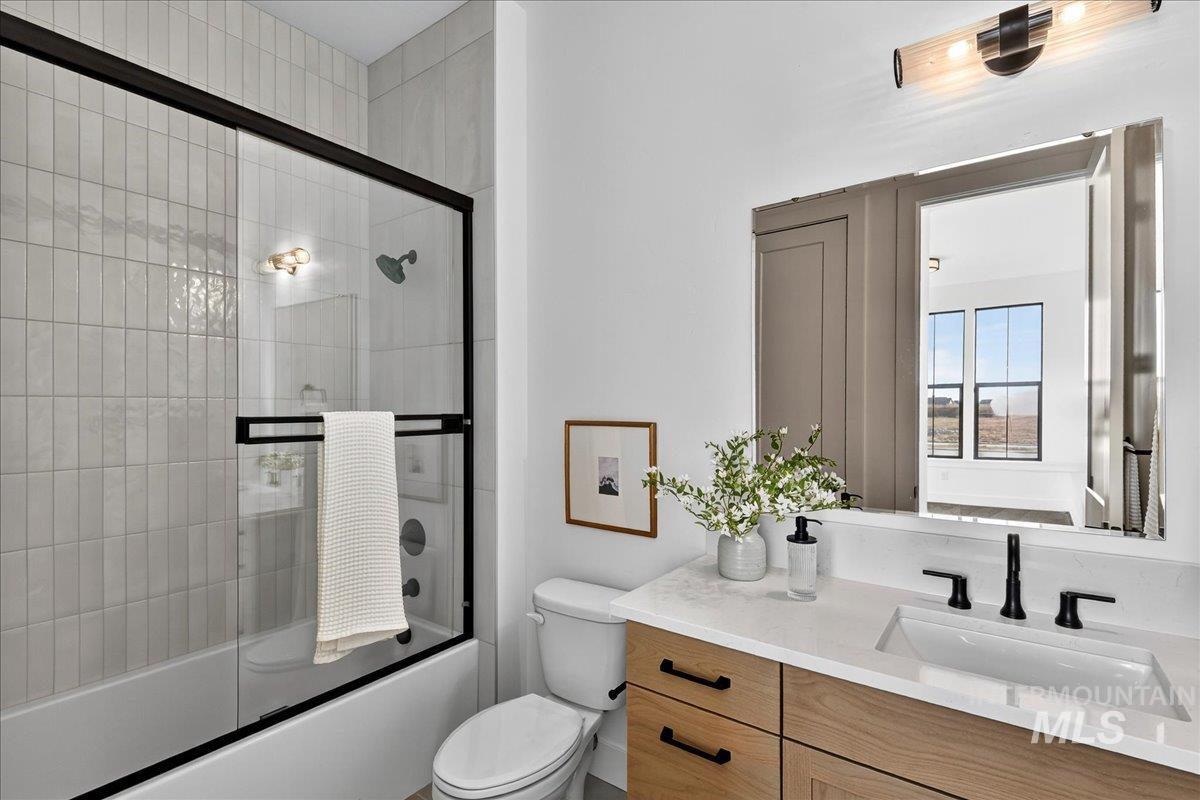 7714 W Flathead Lake St., Eagle, Idaho 83616, 4 Bedrooms, 3.5 Bathrooms, Residential For Sale, Price $949,900,MLS 98972072