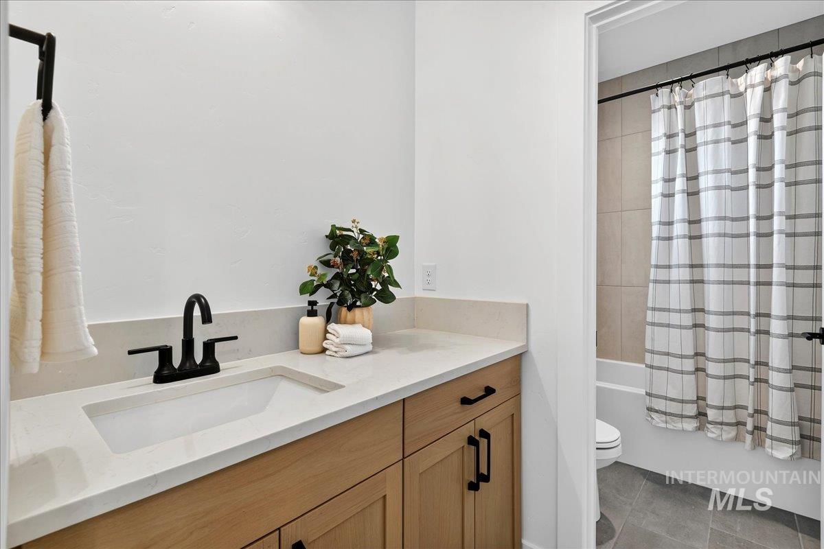 7714 W Flathead Lake St., Eagle, Idaho 83616, 4 Bedrooms, 3.5 Bathrooms, Residential For Sale, Price $924,900,MLS 98972072