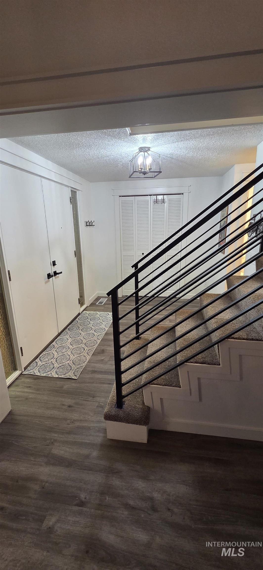 1033 Camelot, Boise, Idaho 83704, 3 Bedrooms, 2.5 Bathrooms, Residential For Sale, Price $439,000,MLS 98972074