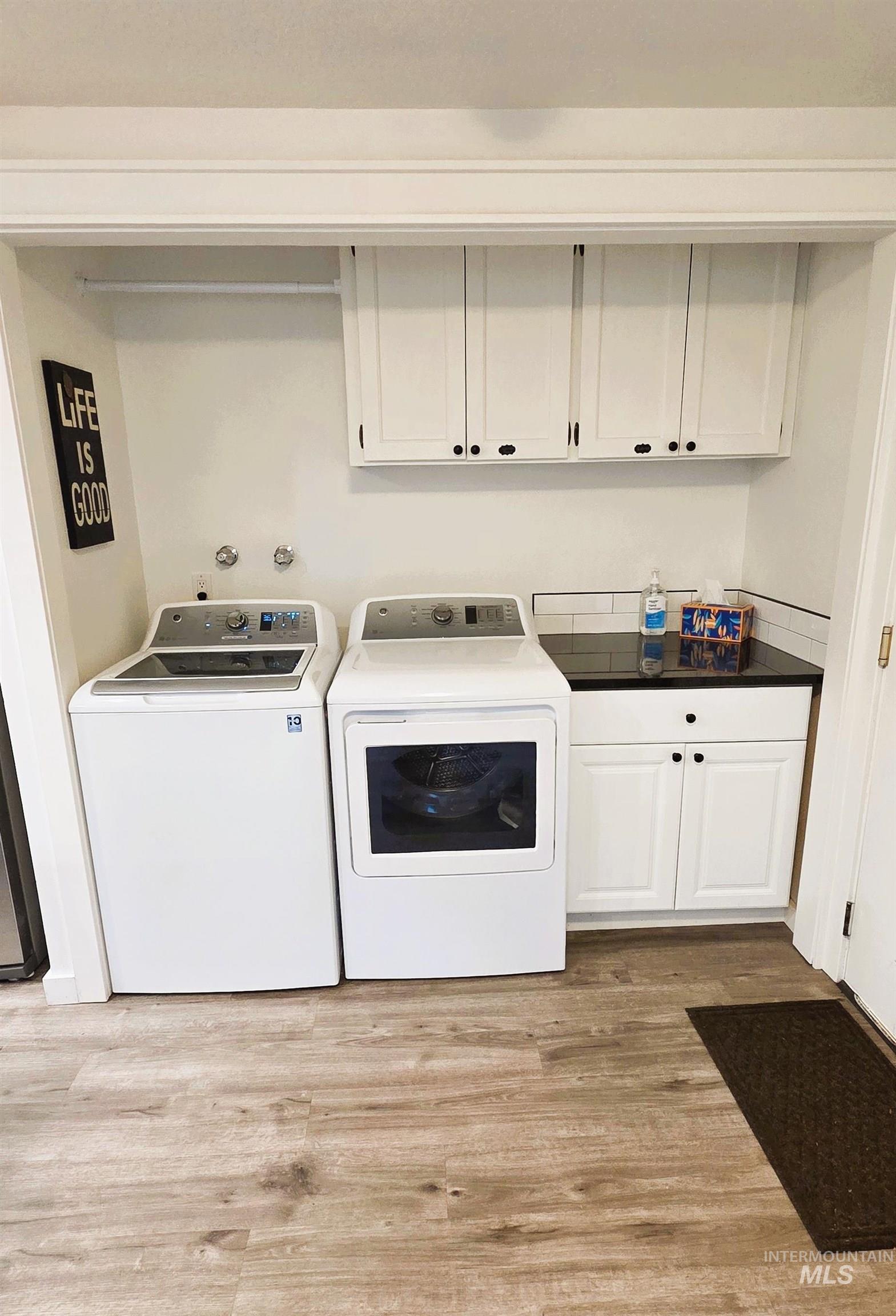 1033 Camelot, Boise, Idaho 83704, 3 Bedrooms, 2.5 Bathrooms, Residential For Sale, Price $439,000,MLS 98972074