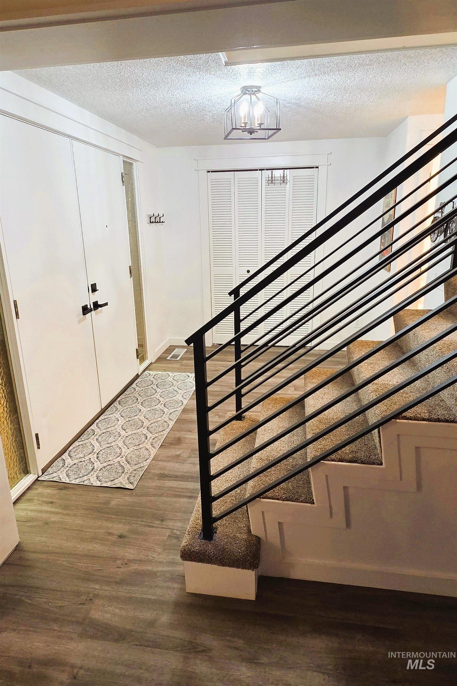 1033 Camelot, Boise, Idaho 83704, 3 Bedrooms, 2.5 Bathrooms, Residential For Sale, Price $439,000,MLS 98972074