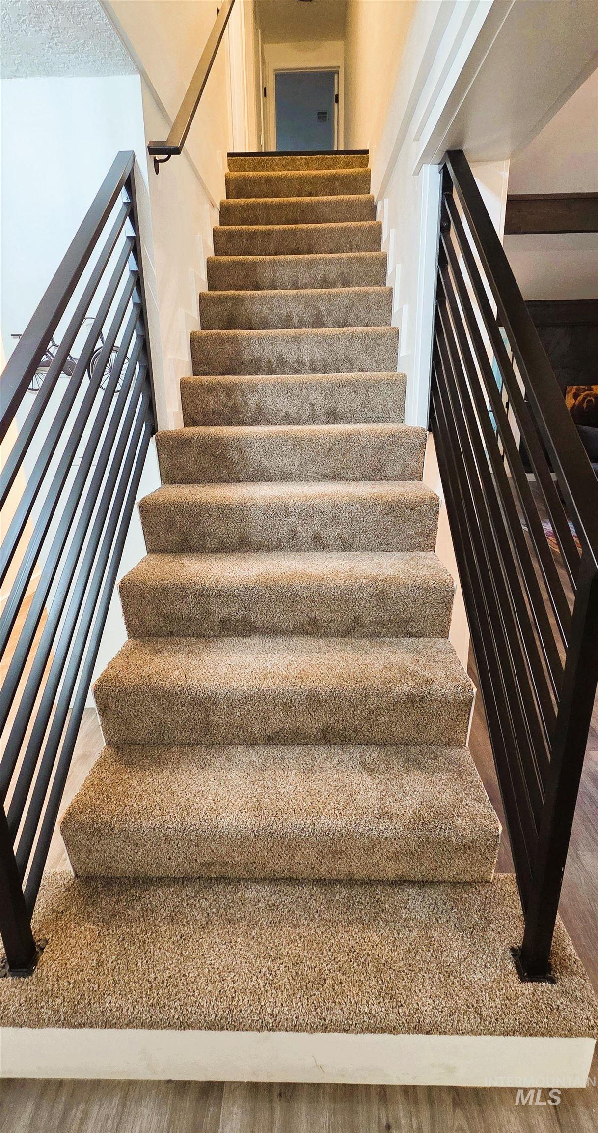 1033 Camelot, Boise, Idaho 83704, 3 Bedrooms, 2.5 Bathrooms, Residential For Sale, Price $439,000,MLS 98972074