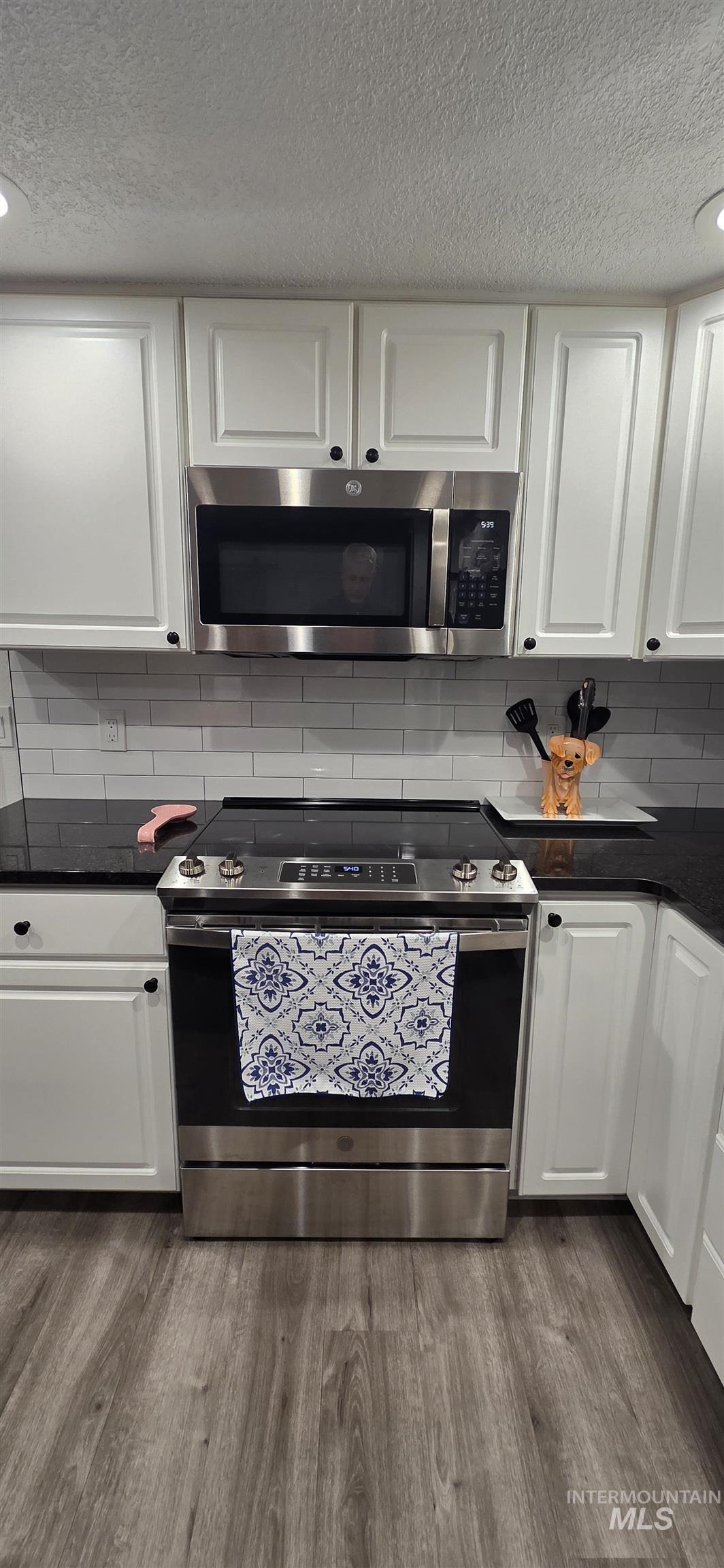 1033 Camelot, Boise, Idaho 83704, 3 Bedrooms, 2.5 Bathrooms, Residential For Sale, Price $439,000,MLS 98972074