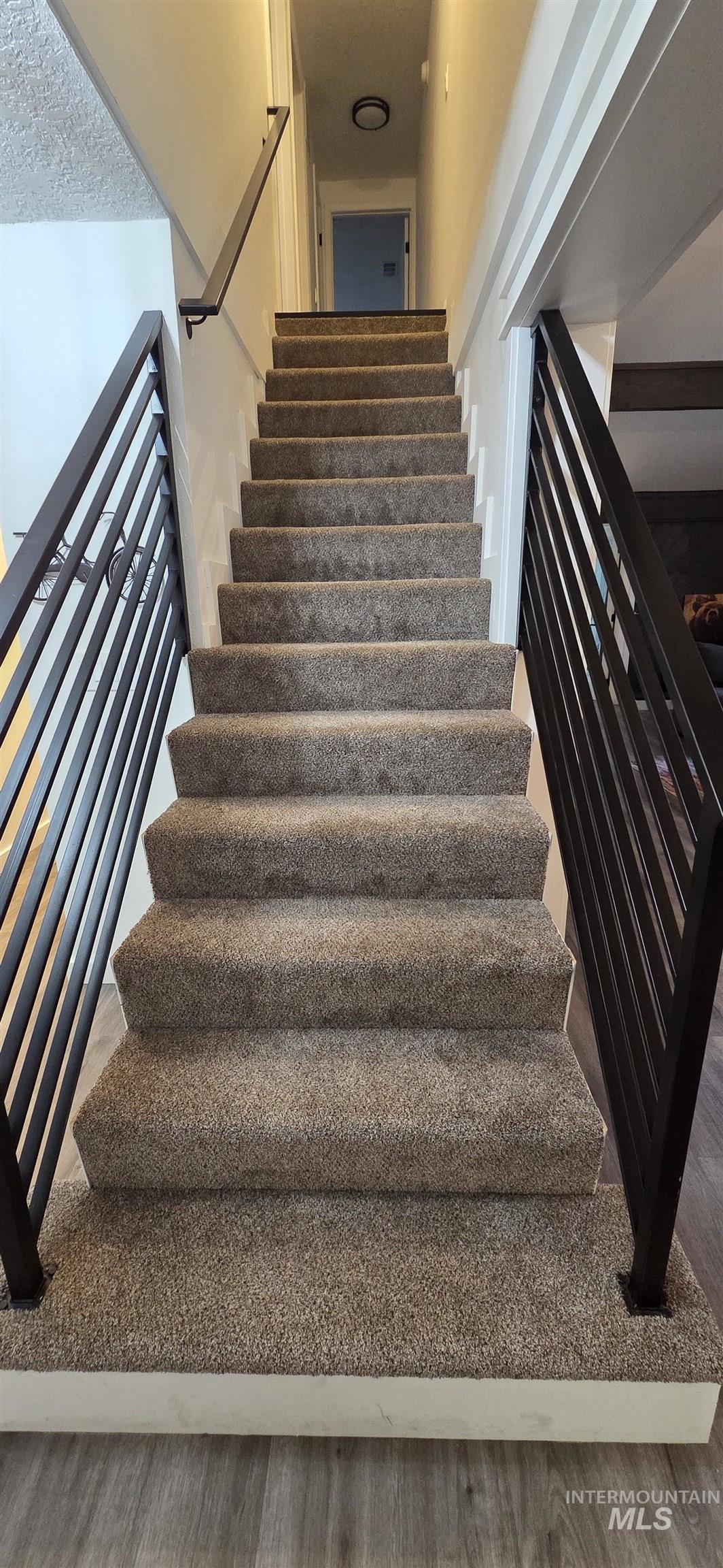 1033 Camelot, Boise, Idaho 83704, 3 Bedrooms, 2.5 Bathrooms, Residential For Sale, Price $439,000,MLS 98972074