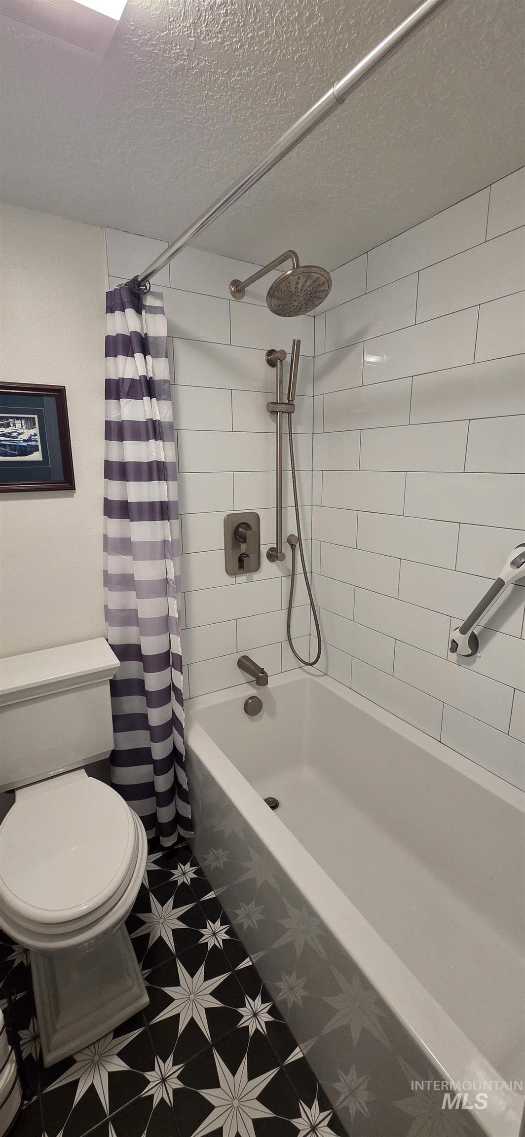 1033 Camelot, Boise, Idaho 83704, 3 Bedrooms, 2.5 Bathrooms, Residential For Sale, Price $439,000,MLS 98972074