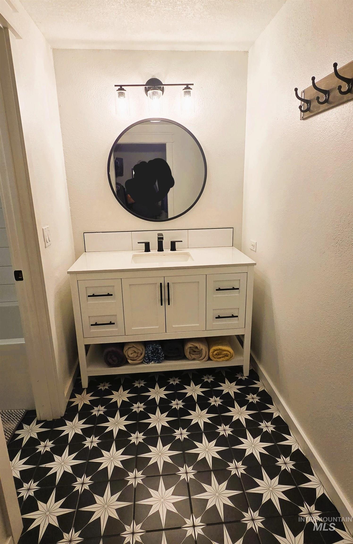 1033 Camelot, Boise, Idaho 83704, 3 Bedrooms, 2.5 Bathrooms, Residential For Sale, Price $439,000,MLS 98972074