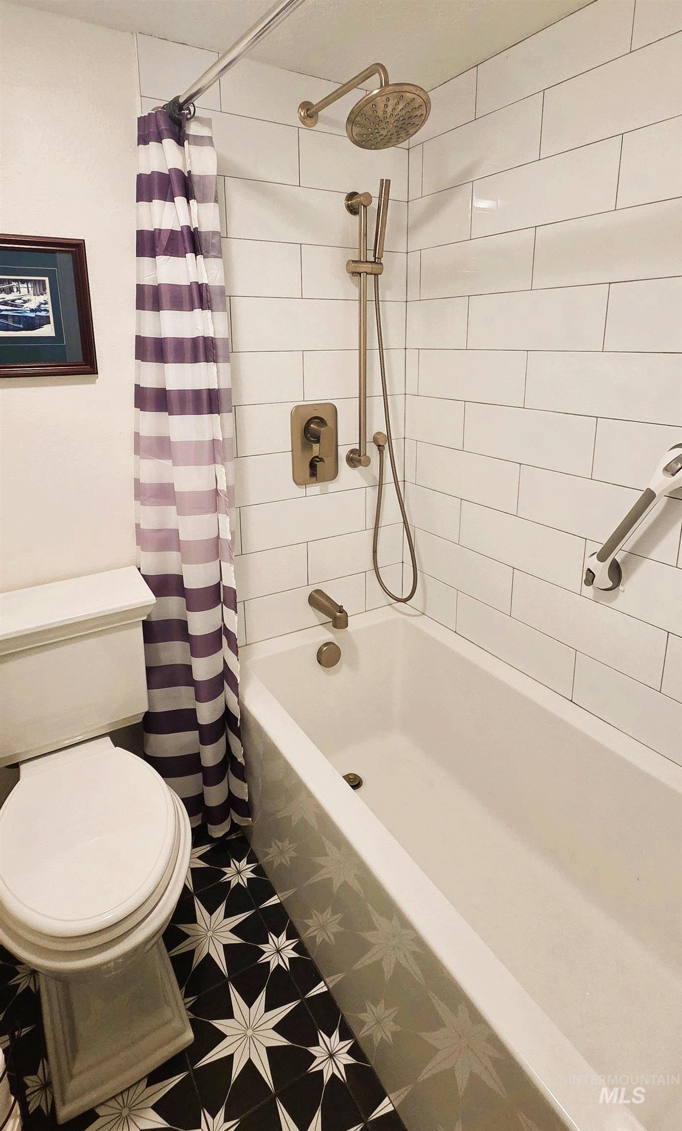 1033 Camelot, Boise, Idaho 83704, 3 Bedrooms, 2.5 Bathrooms, Residential For Sale, Price $439,000,MLS 98972074