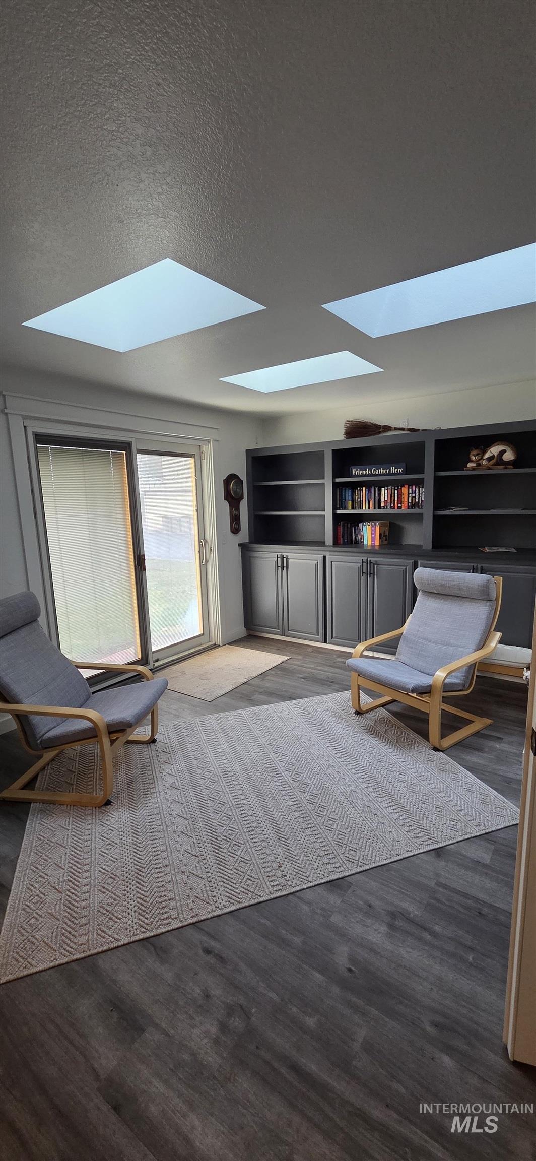 1033 Camelot, Boise, Idaho 83704, 3 Bedrooms, 2.5 Bathrooms, Residential For Sale, Price $439,000,MLS 98972074