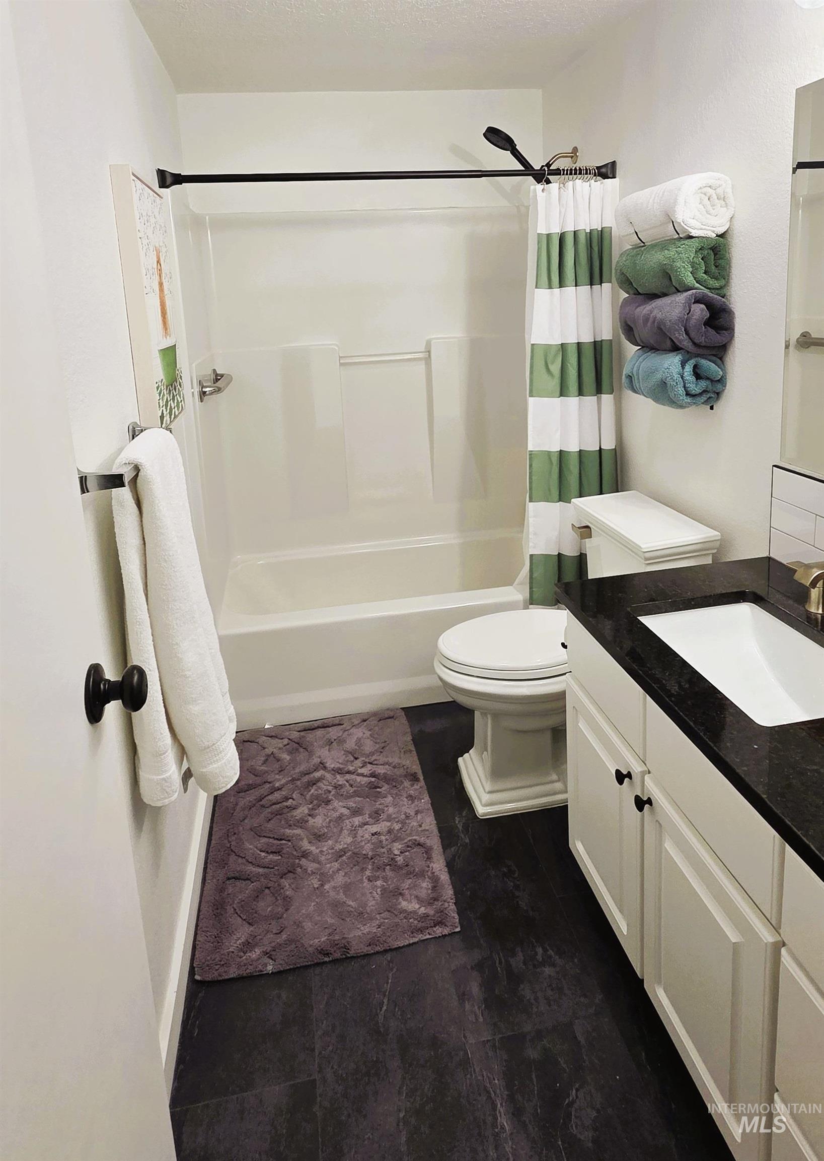 1033 Camelot, Boise, Idaho 83704, 3 Bedrooms, 2.5 Bathrooms, Residential For Sale, Price $439,000,MLS 98972074