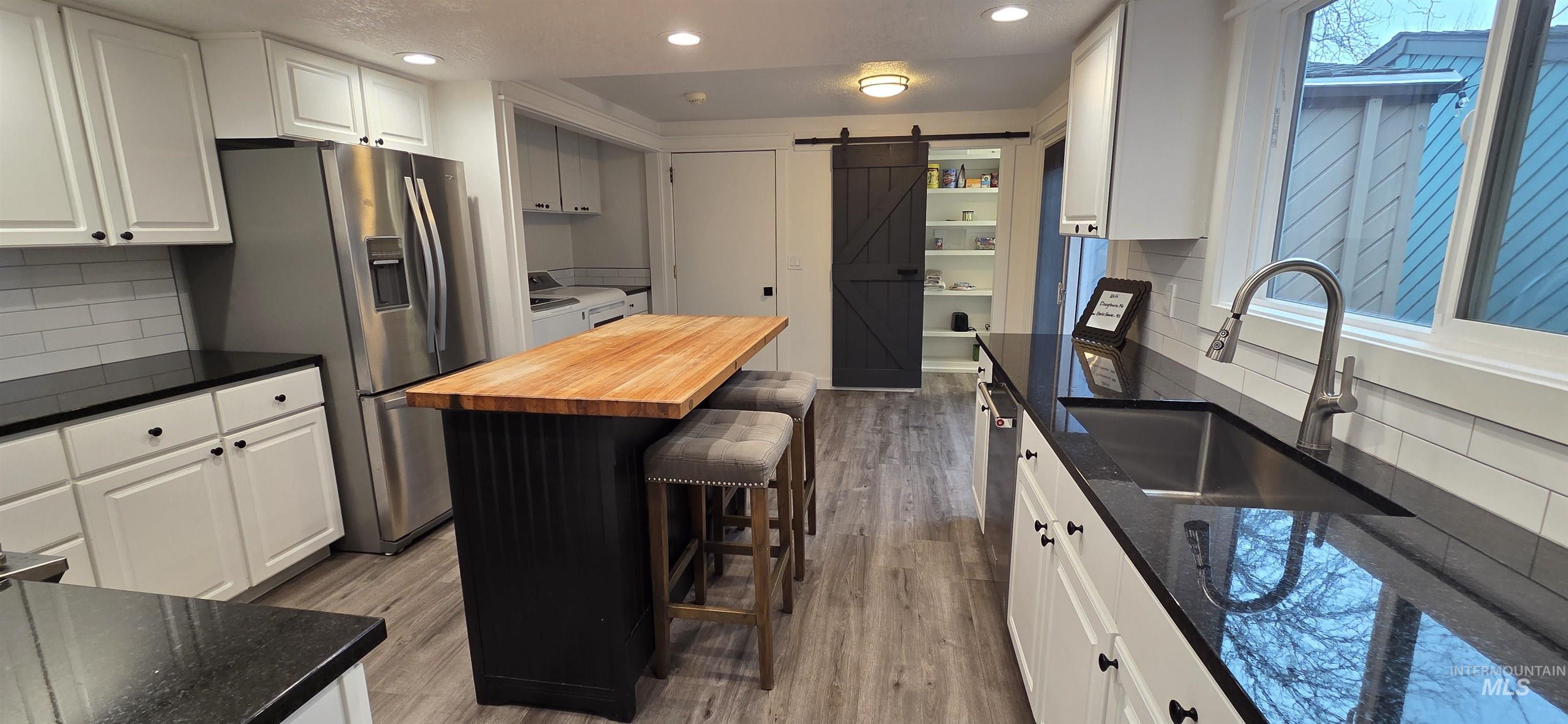 1033 Camelot, Boise, Idaho 83704, 3 Bedrooms, 2.5 Bathrooms, Residential For Sale, Price $439,000,MLS 98972074