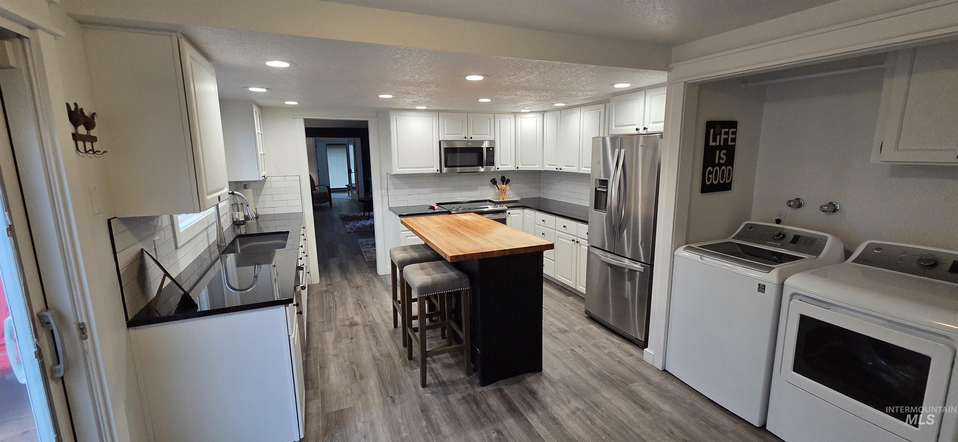 1033 Camelot, Boise, Idaho 83704, 3 Bedrooms, 2.5 Bathrooms, Residential For Sale, Price $439,000,MLS 98972074