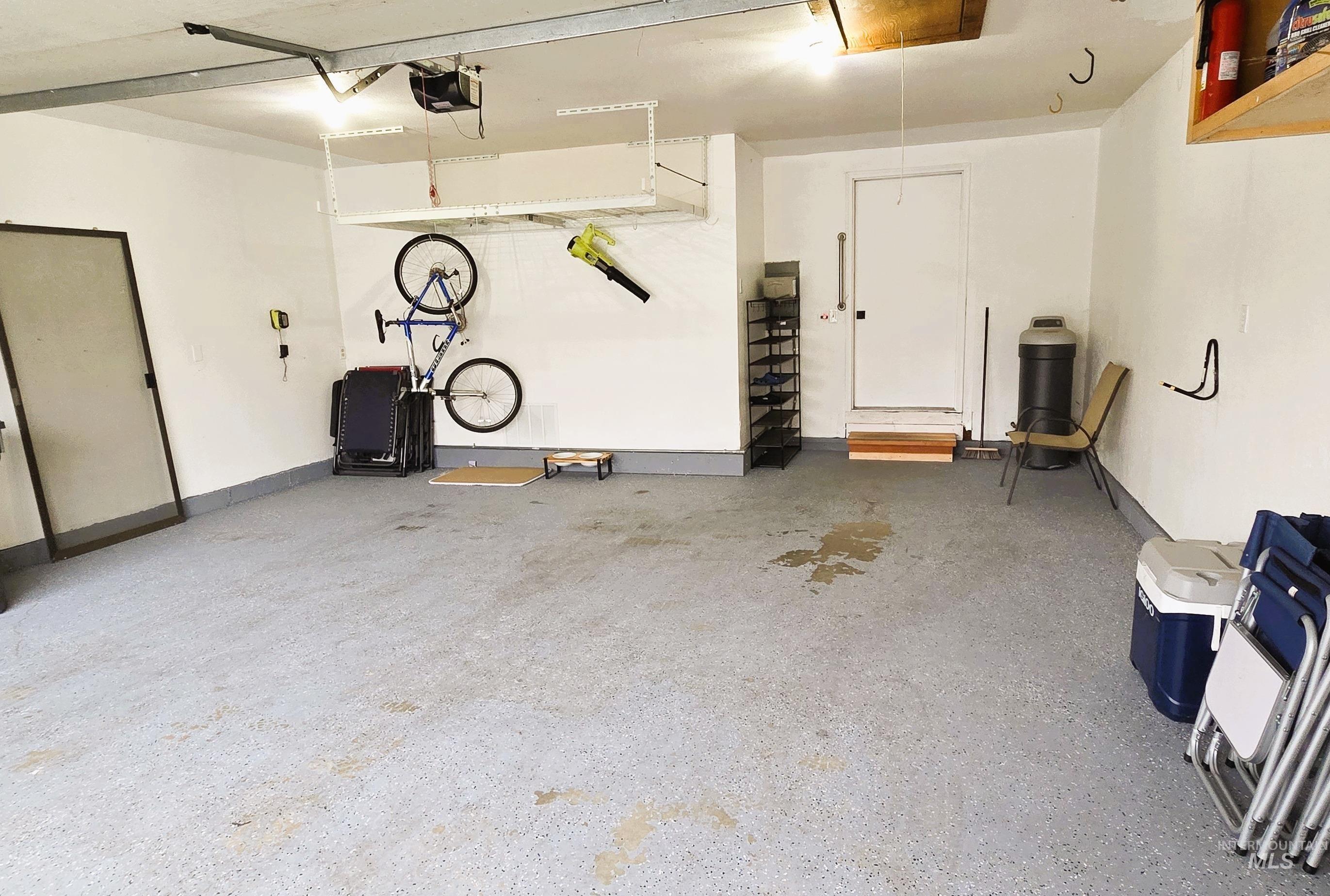 1033 Camelot, Boise, Idaho 83704, 3 Bedrooms, 2.5 Bathrooms, Residential For Sale, Price $439,000,MLS 98972074