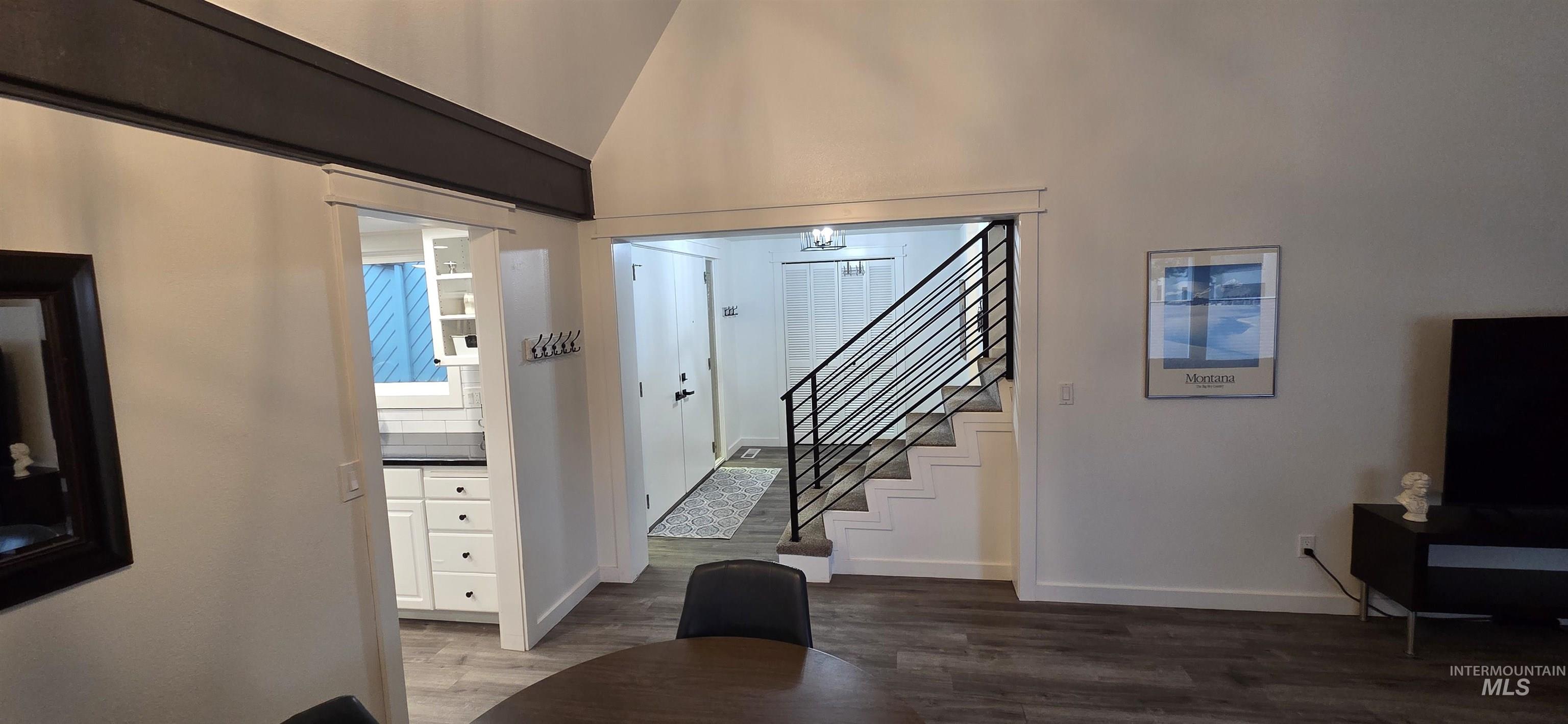 1033 Camelot, Boise, Idaho 83704, 3 Bedrooms, 2.5 Bathrooms, Residential For Sale, Price $439,000,MLS 98972074