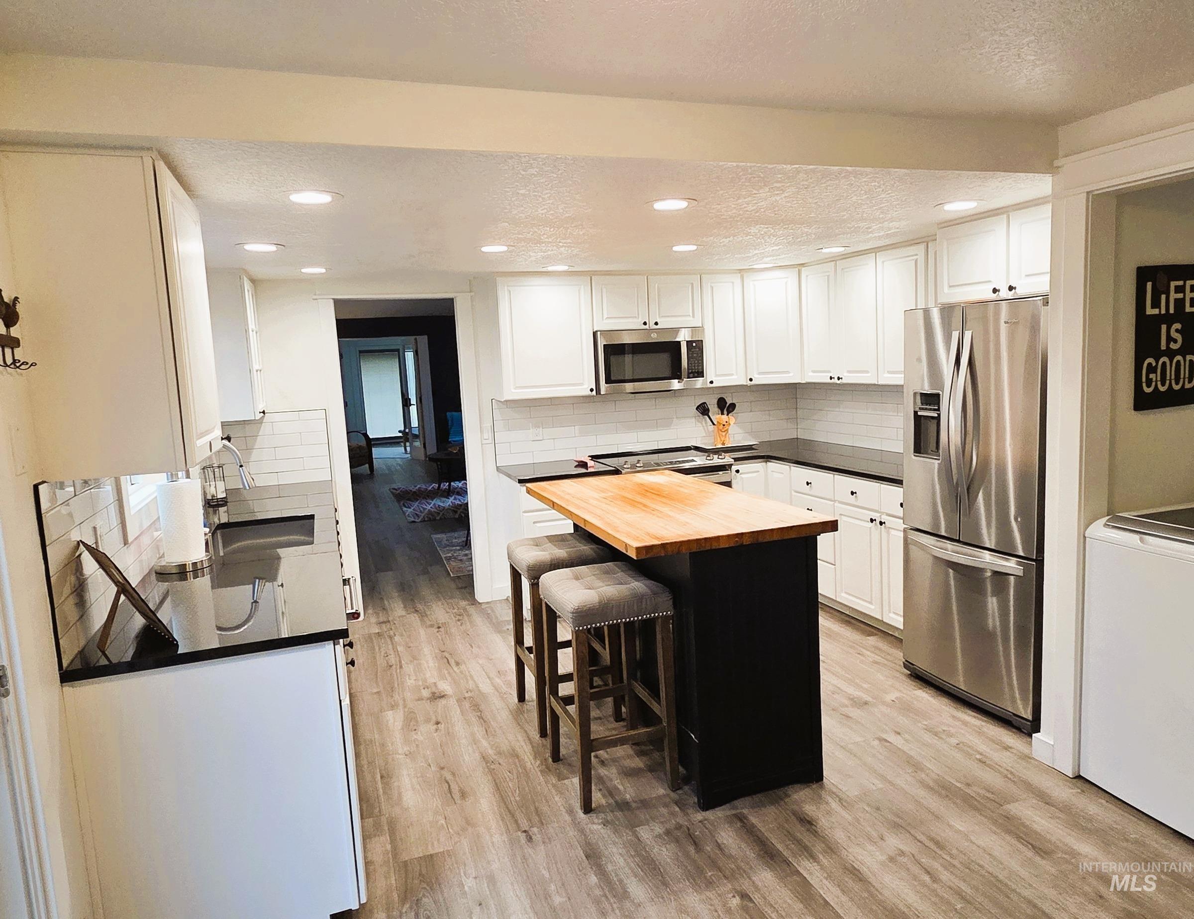 1033 Camelot, Boise, Idaho 83704, 3 Bedrooms, 2.5 Bathrooms, Residential For Sale, Price $439,000,MLS 98972074