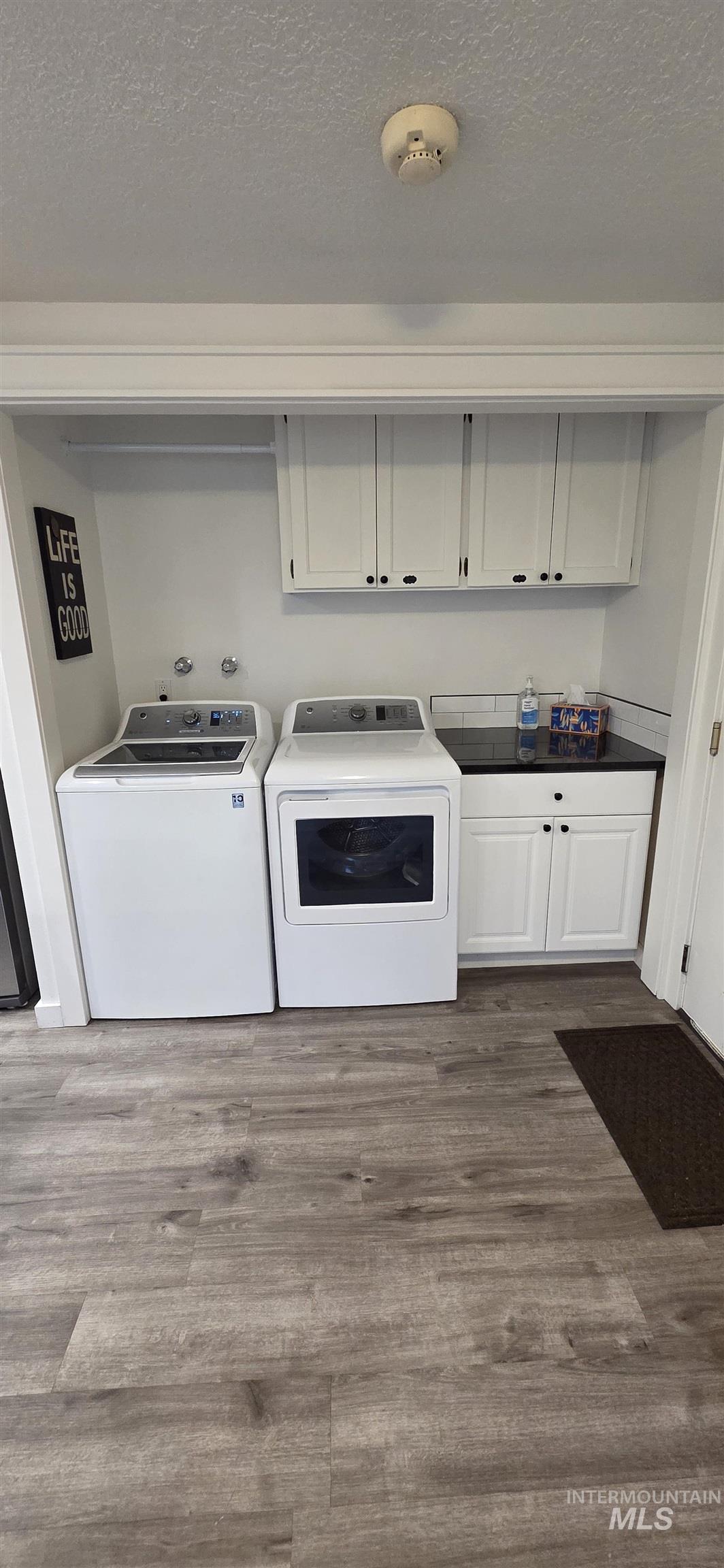 1033 Camelot, Boise, Idaho 83704, 3 Bedrooms, 2.5 Bathrooms, Residential For Sale, Price $439,000,MLS 98972074