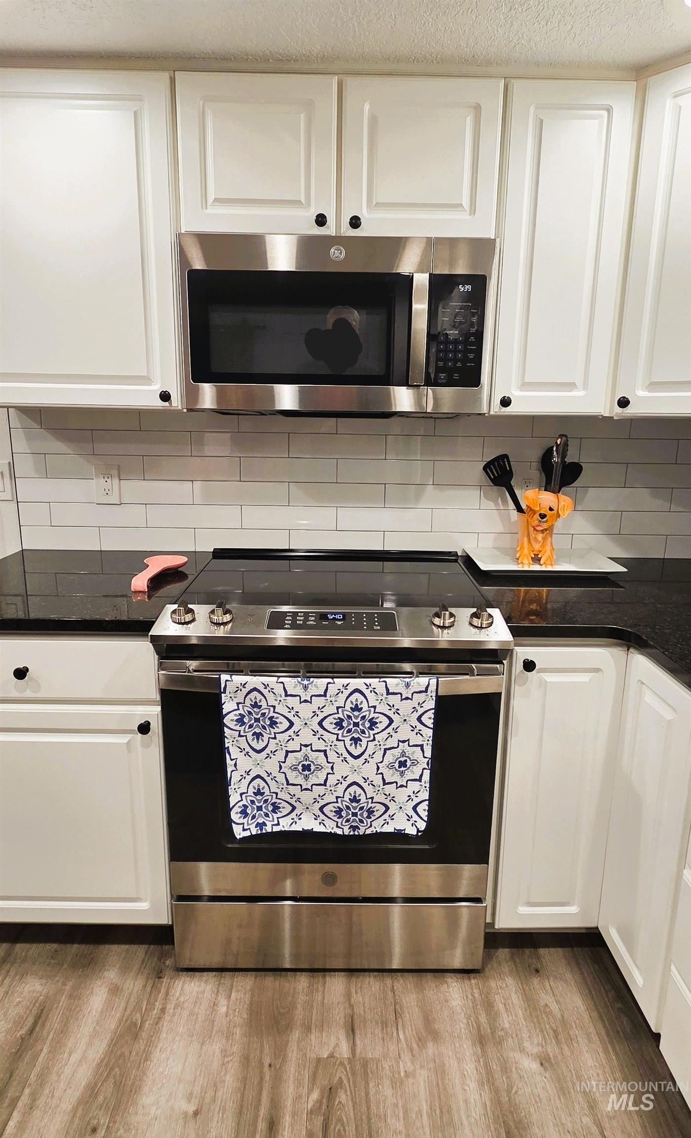 1033 Camelot, Boise, Idaho 83704, 3 Bedrooms, 2.5 Bathrooms, Residential For Sale, Price $439,000,MLS 98972074