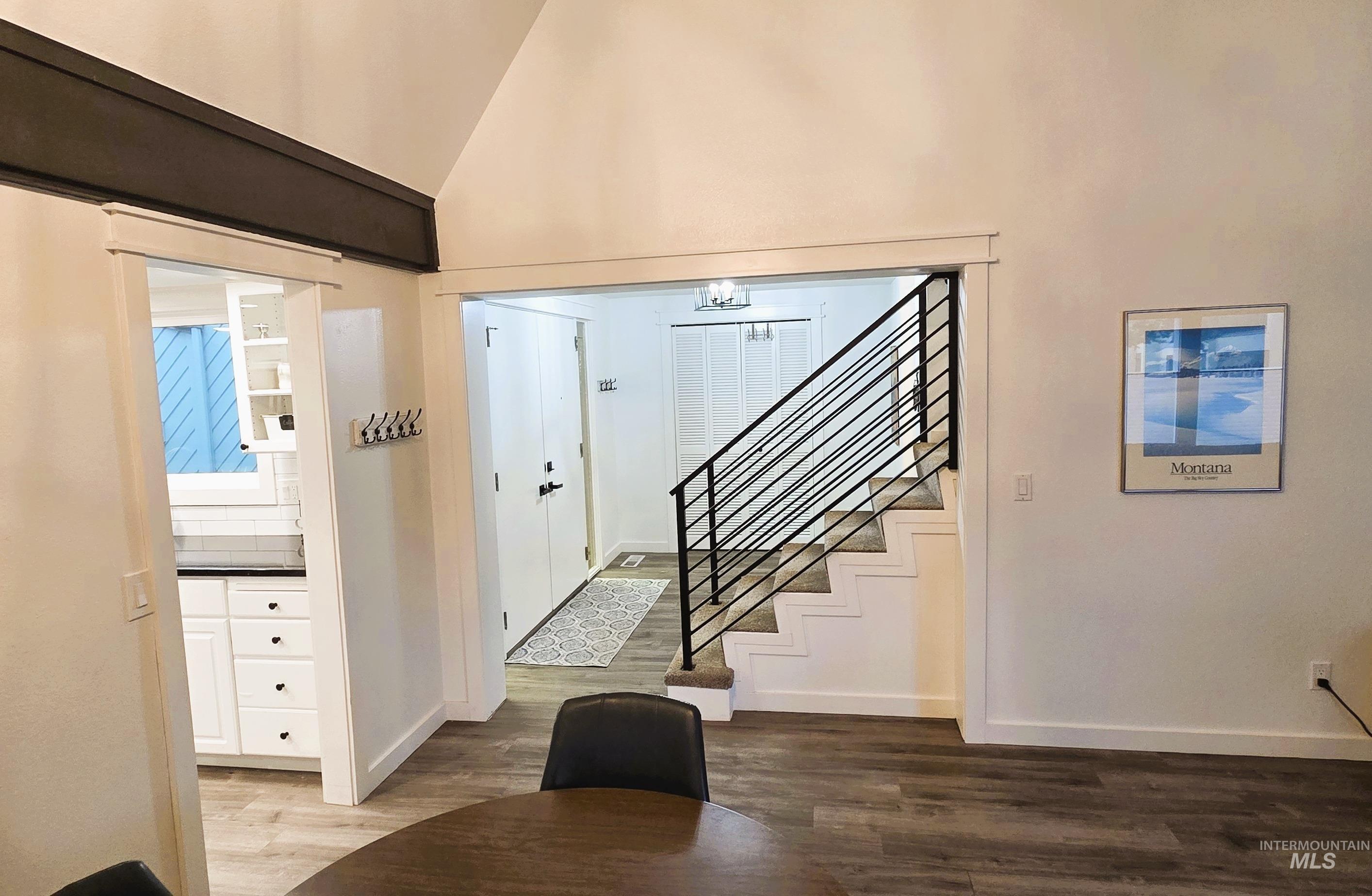 1033 Camelot, Boise, Idaho 83704, 3 Bedrooms, 2.5 Bathrooms, Residential For Sale, Price $439,000,MLS 98972074