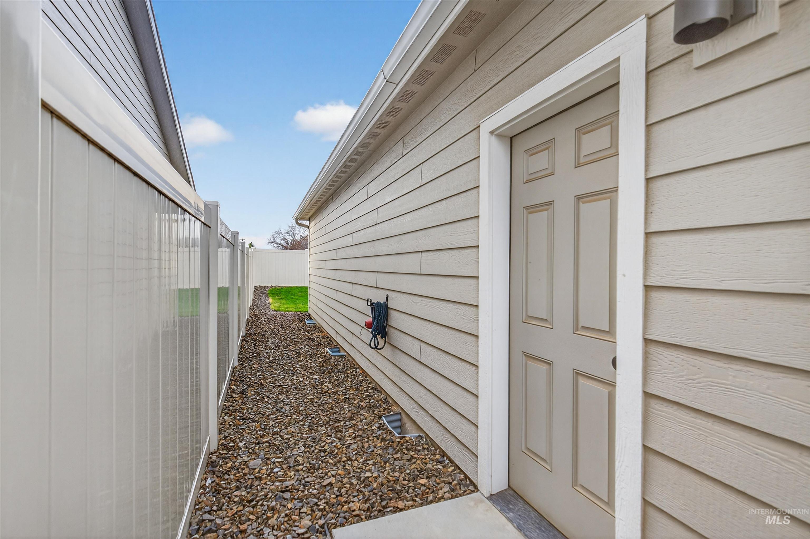 2418 Legacy Court, Clarkston, Washington 99403, 3 Bedrooms, 2 Bathrooms, Residential For Sale, Price $415,000,MLS 98972075