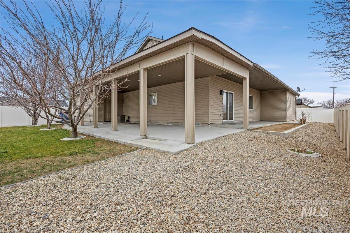 1189 Trail Crest Rd, Twin Falls, Idaho 83301, 3 Bedrooms, 2 Bathrooms, Residential For Sale, Price $464,900,MLS 98972084
