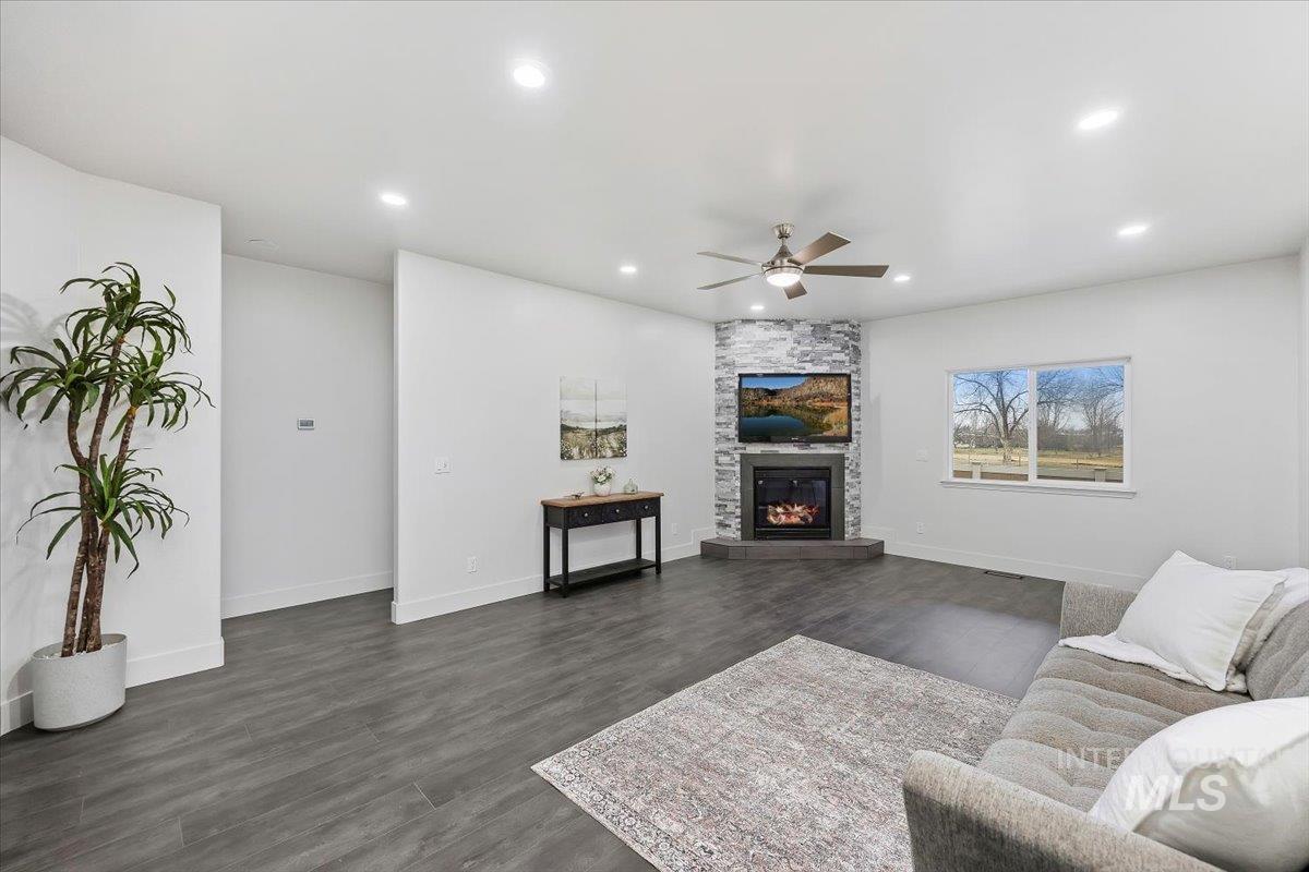 1189 Trail Crest Rd, Twin Falls, Idaho 83301, 3 Bedrooms, 2 Bathrooms, Residential For Sale, Price $464,900,MLS 98972084