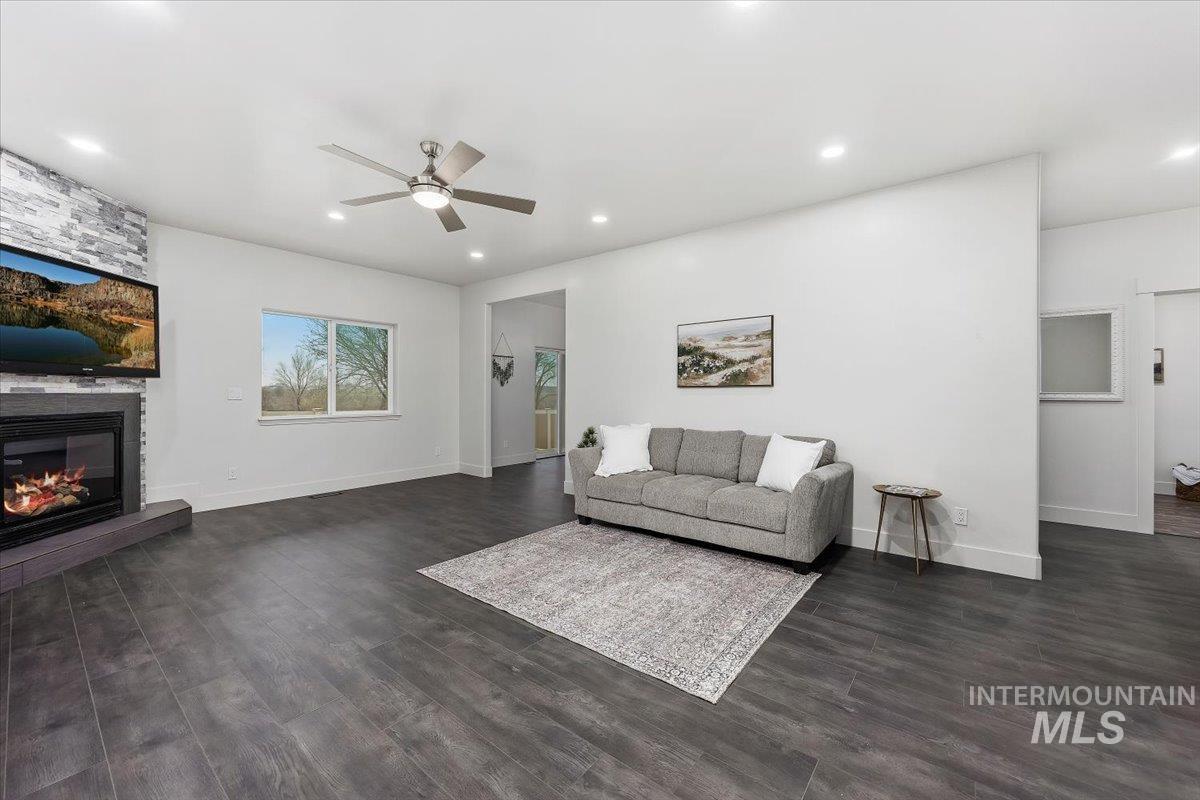 1189 Trail Crest Rd, Twin Falls, Idaho 83301, 3 Bedrooms, 2 Bathrooms, Residential For Sale, Price $464,900,MLS 98972084