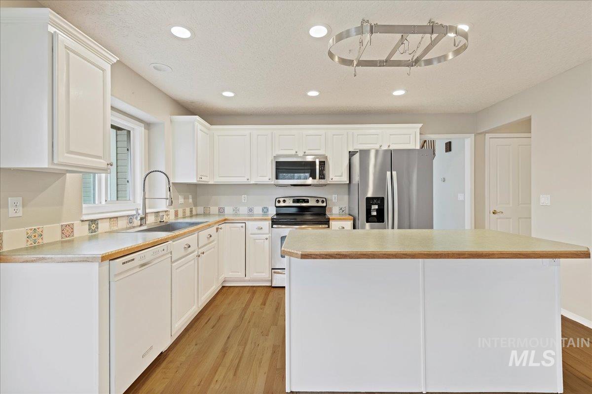 2606 San Marco Way, Nampa, Idaho 83686-7921, 4 Bedrooms, 2.5 Bathrooms, Residential For Sale, Price $490,000,MLS 98972085