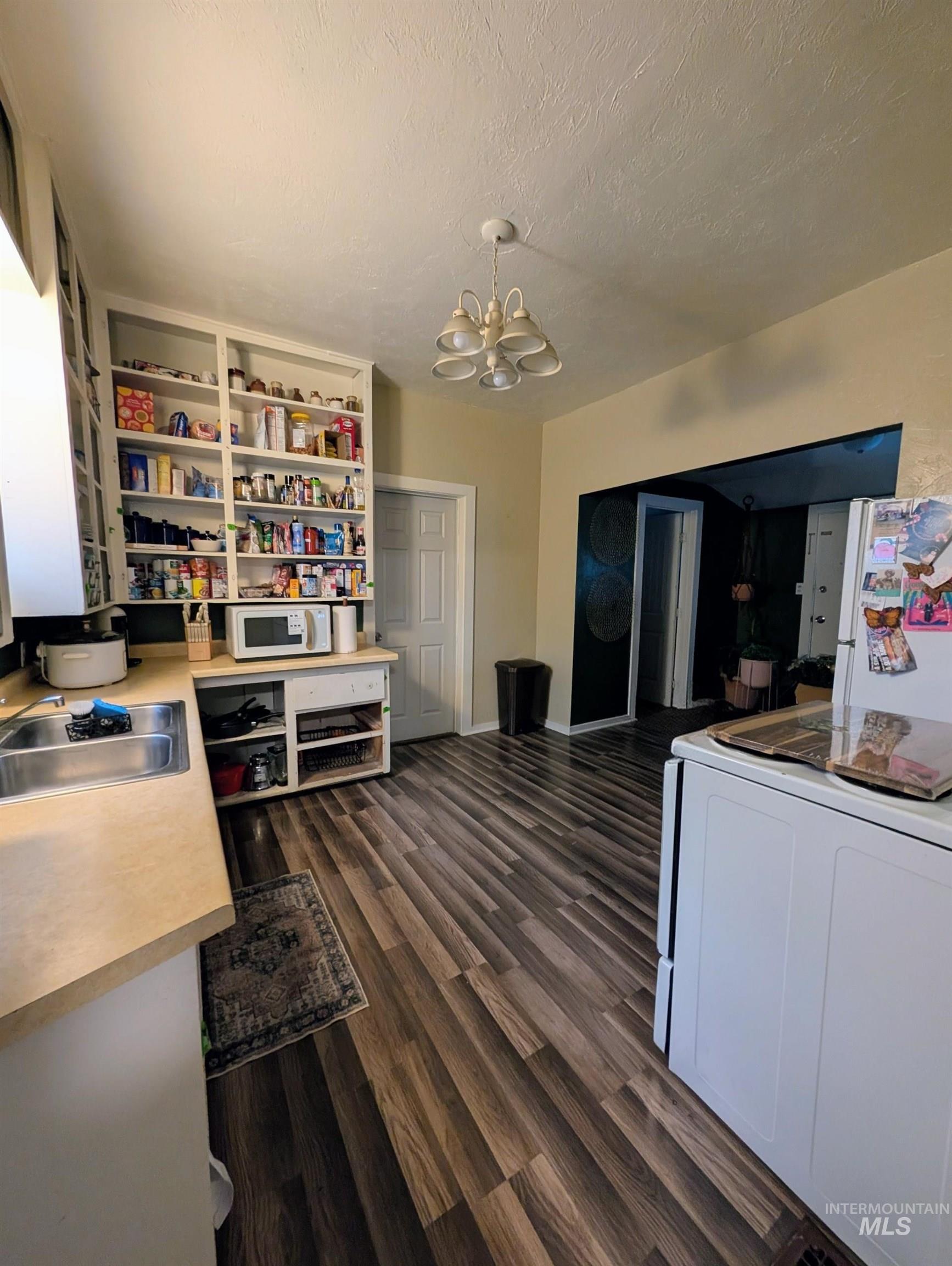 529 N 5th Ave, Twin Falls, Idaho 83301, 2 Bedrooms, 1 Bathroom, Residential For Sale, Price $325,000,MLS 98972088