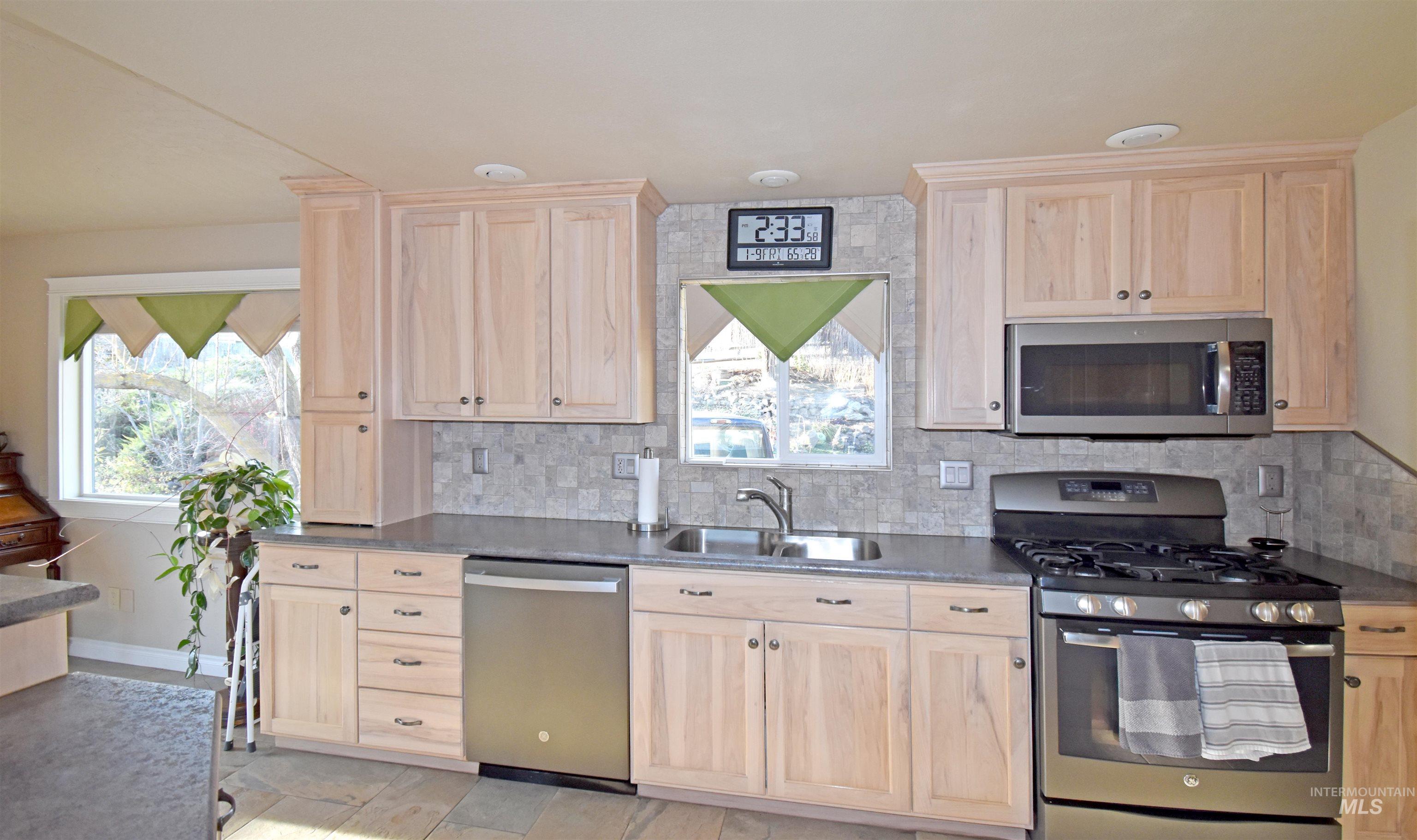 1909 Parkview Ct, Clarkston, Washington 99403, 4 Bedrooms, 2 Bathrooms, Residential For Sale, Price $525,000,MLS 98972089