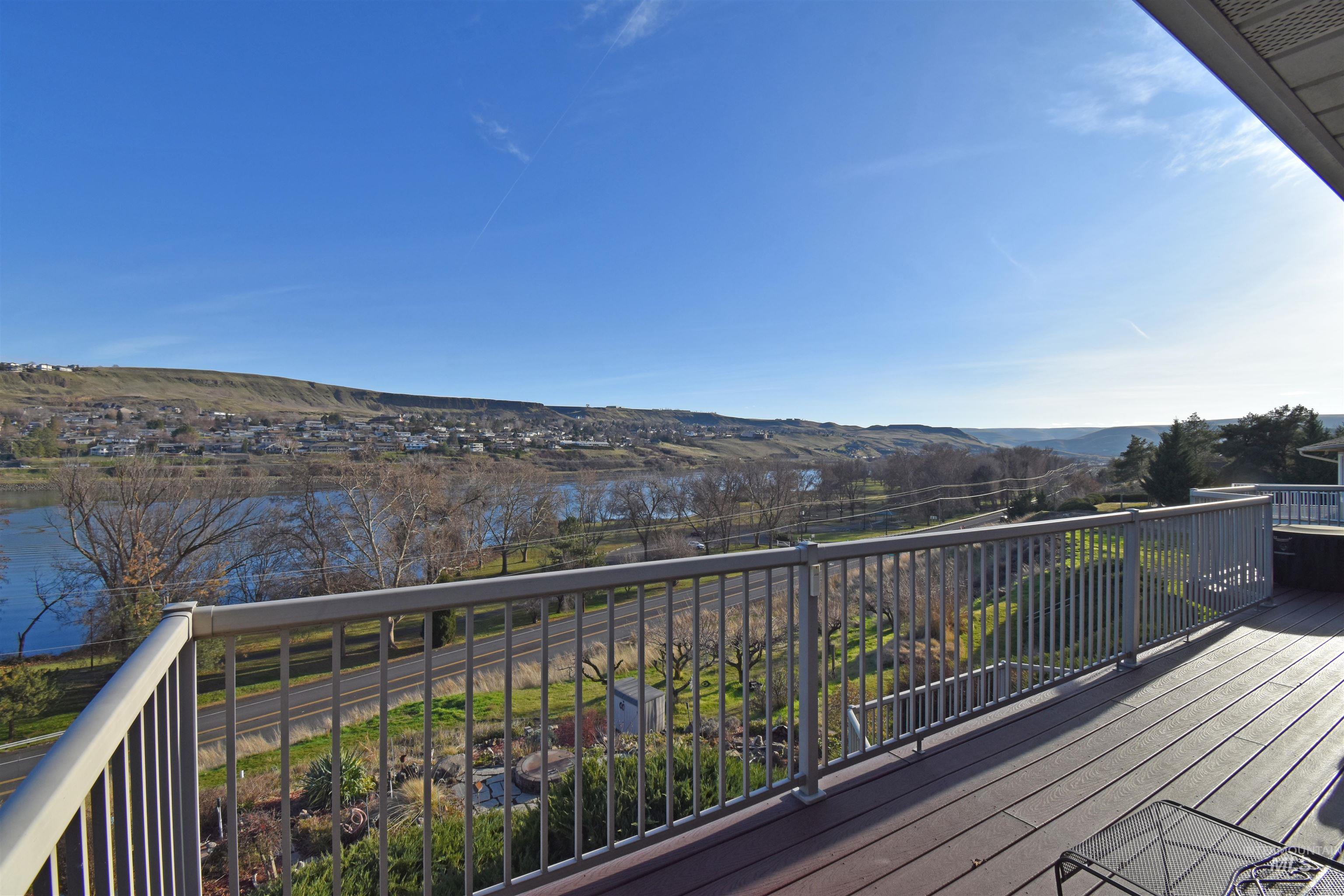 1909 Parkview Ct, Clarkston, Washington 99403, 4 Bedrooms, 2 Bathrooms, Residential For Sale, Price $525,000,MLS 98972089