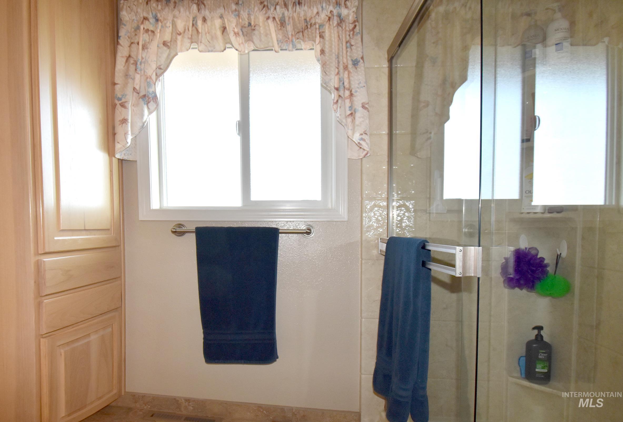 1909 Parkview Ct, Clarkston, Washington 99403, 4 Bedrooms, 2 Bathrooms, Residential For Sale, Price $525,000,MLS 98972089