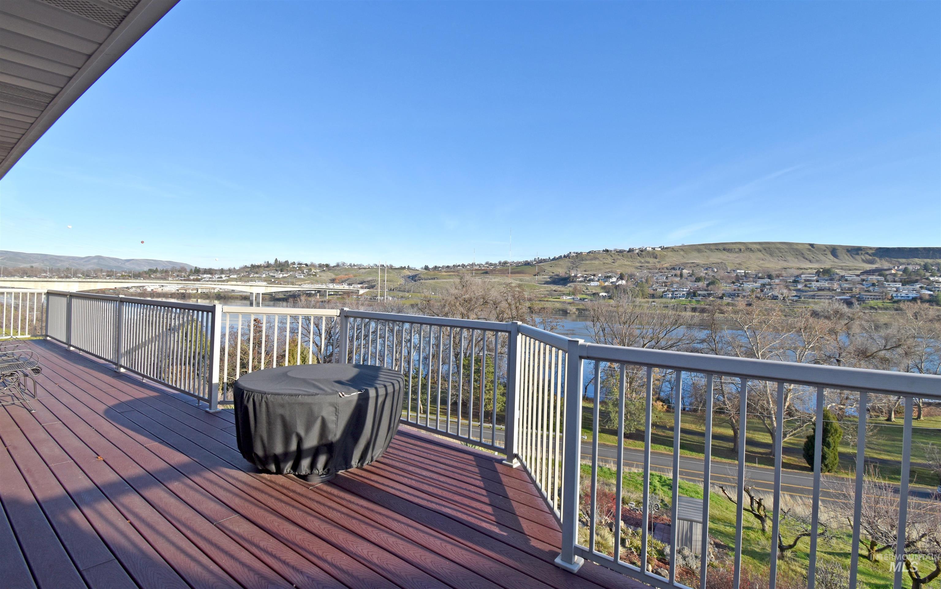 1909 Parkview Ct, Clarkston, Washington 99403, 4 Bedrooms, 2 Bathrooms, Residential For Sale, Price $525,000,MLS 98972089